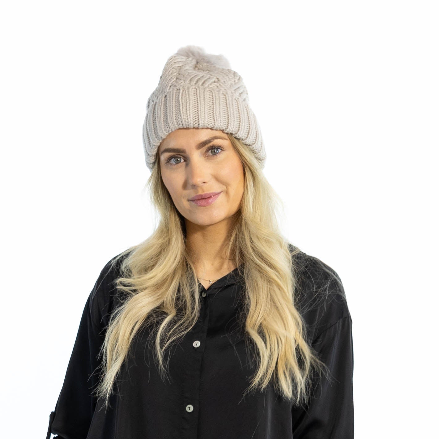 Sari grovstrikket hue, Taupe