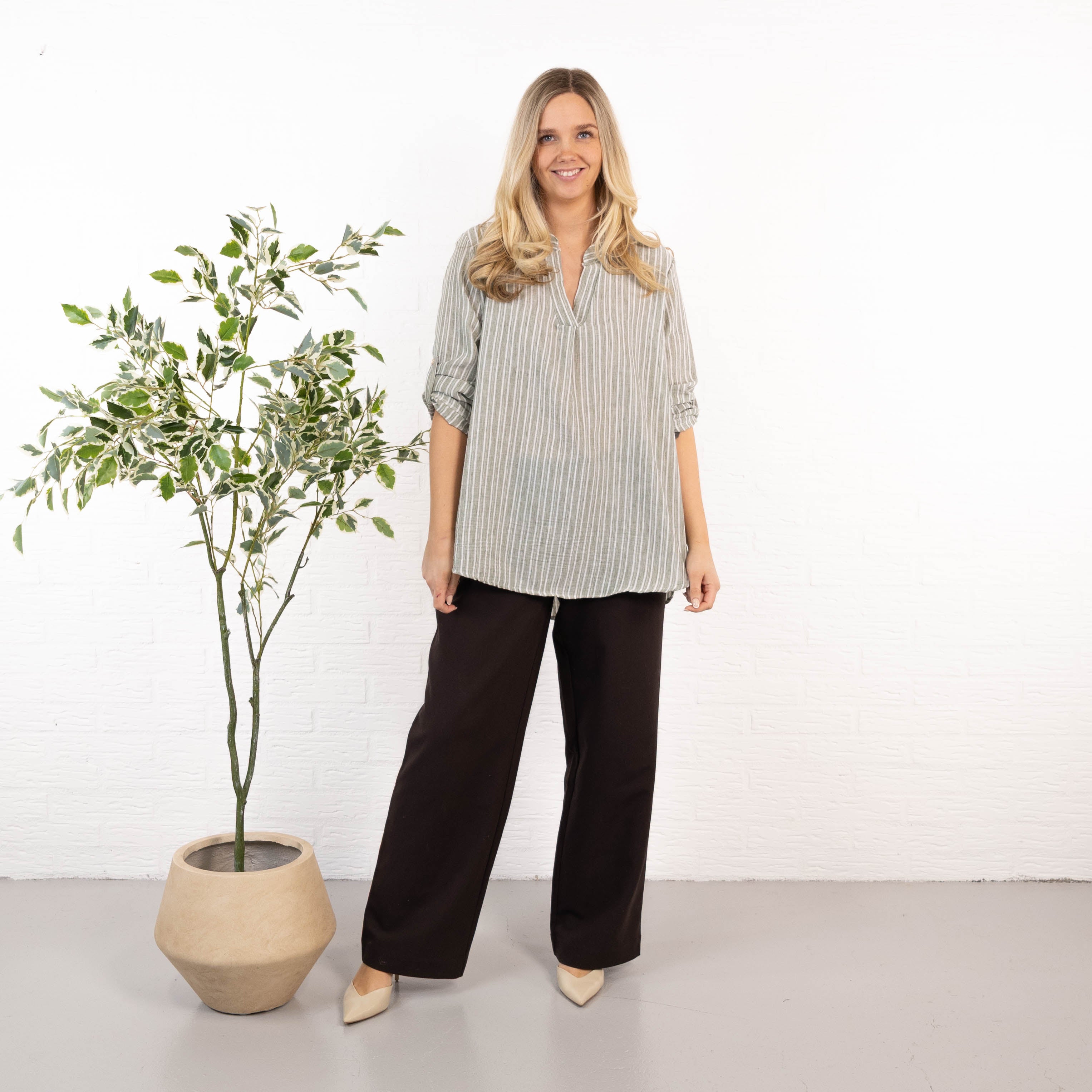 Viola overdel, Khaki