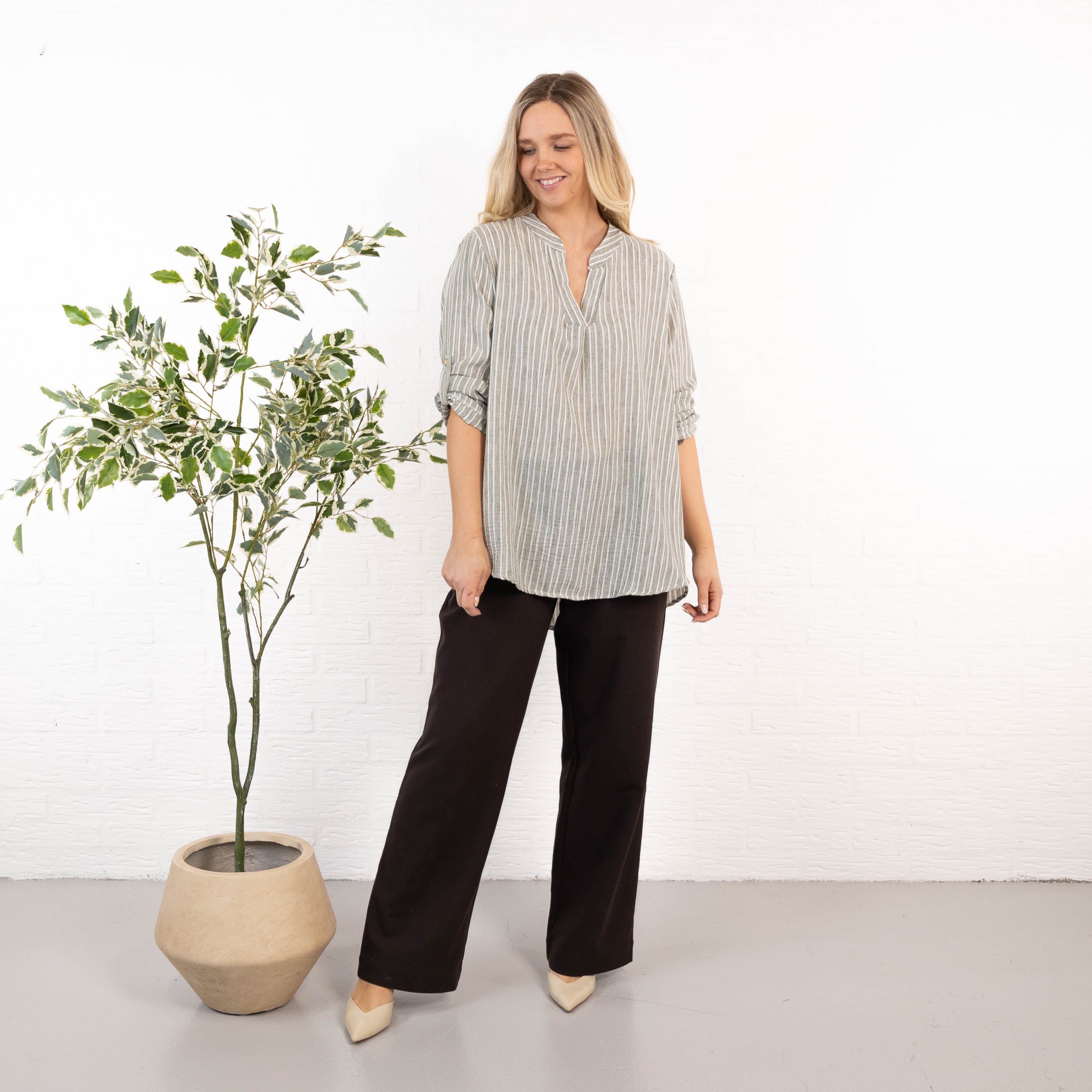 Viola overdel, Khaki