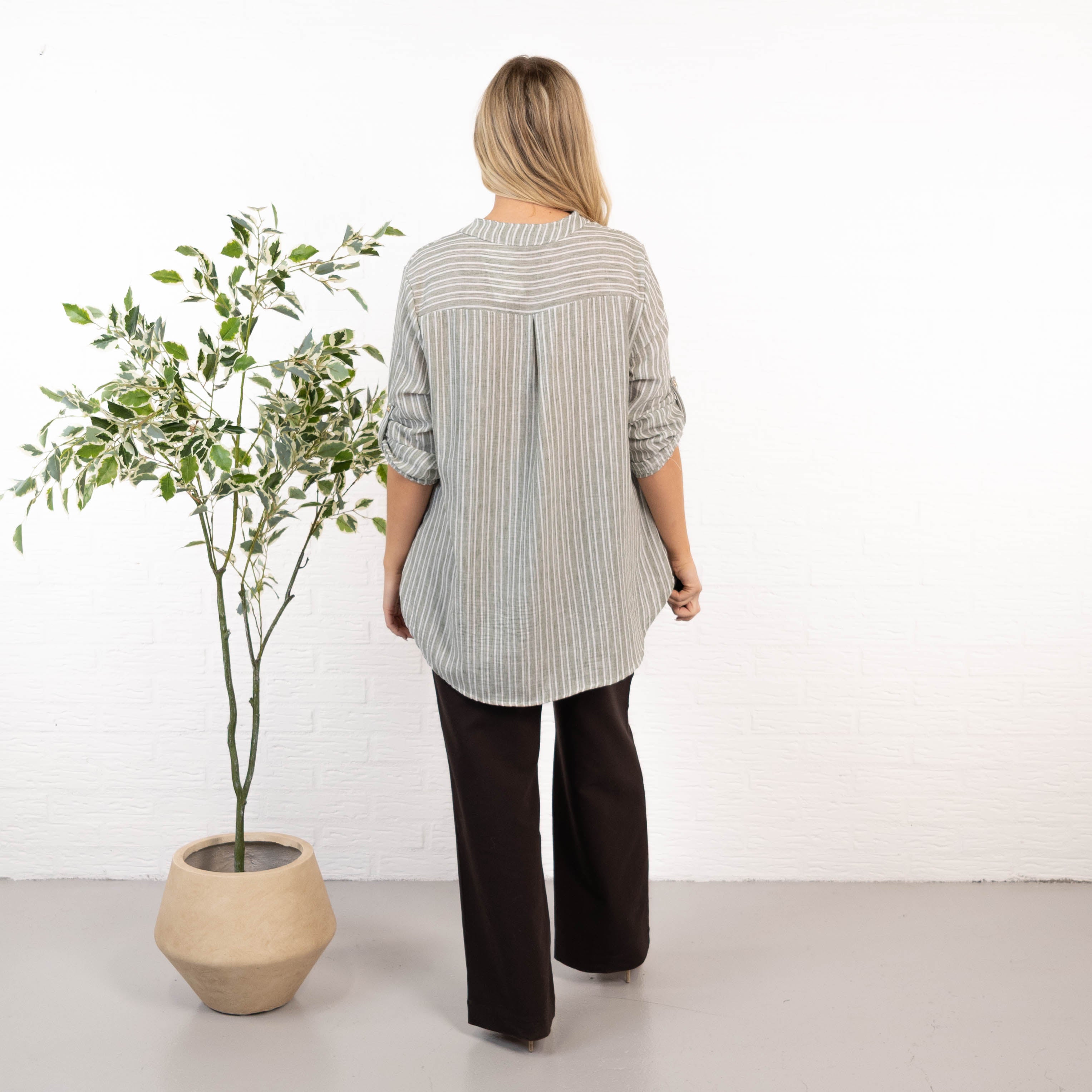 Viola overdel, Khaki