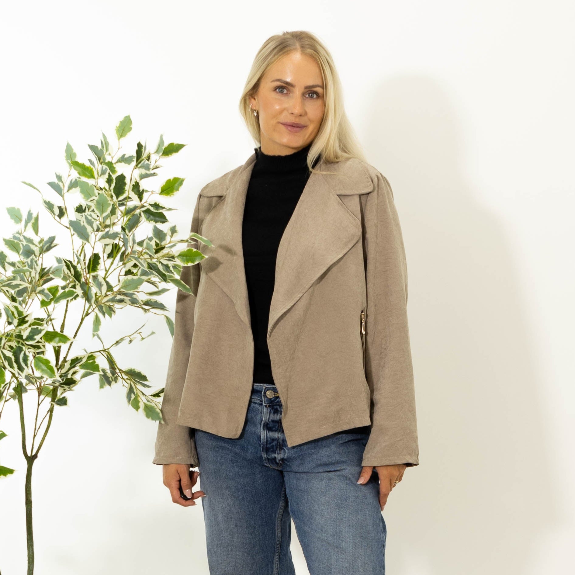 Nethe kort ruskindsjakke, Taupe