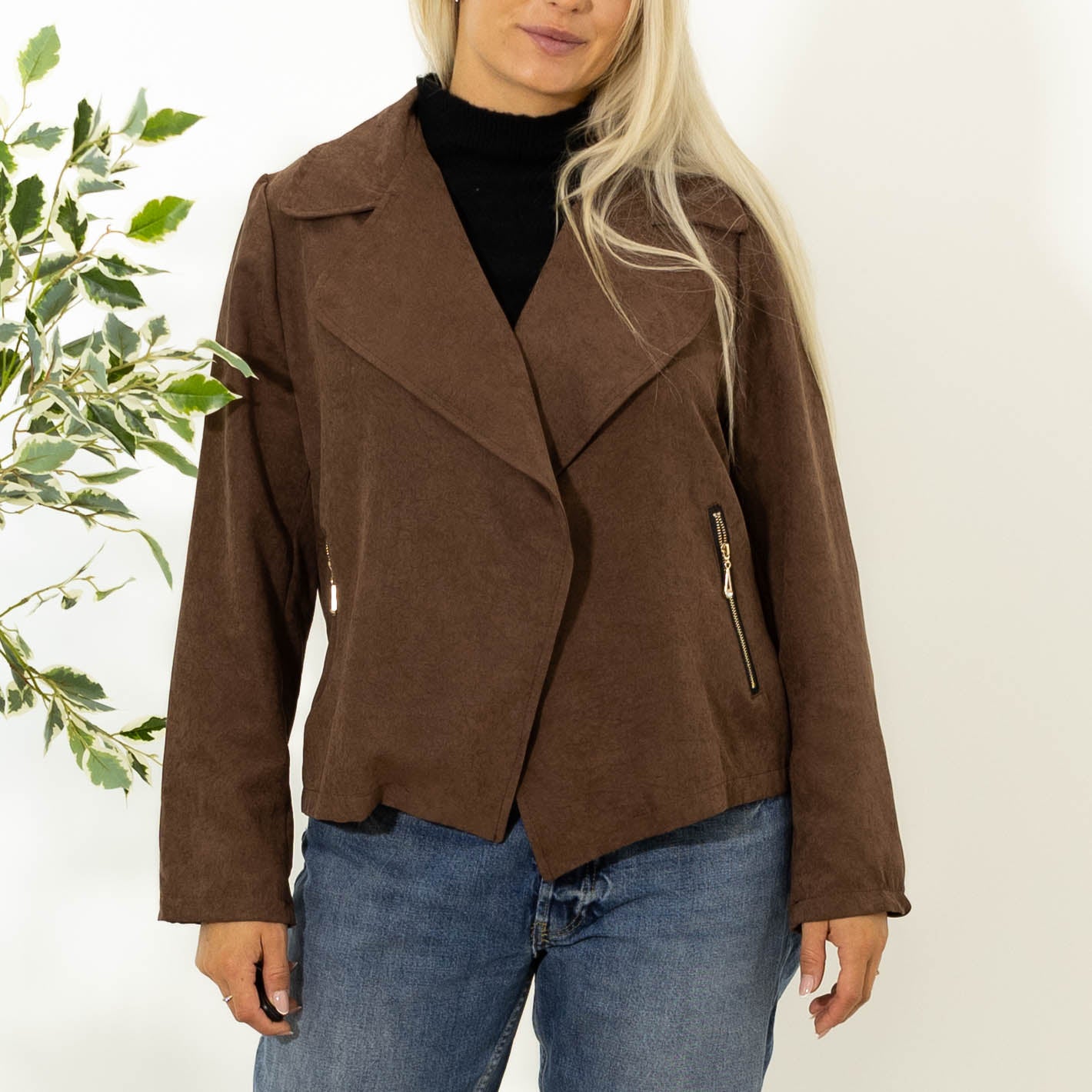 Nethe kort ruskindsjakke, Choko