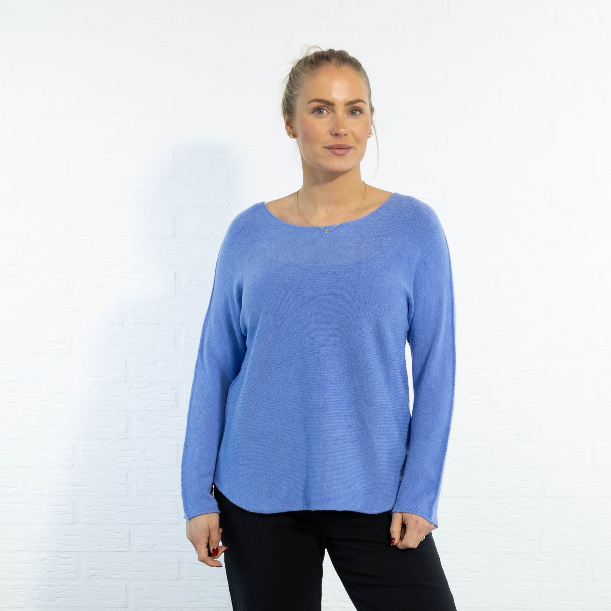 Klara rundhals strik, Lyseblå