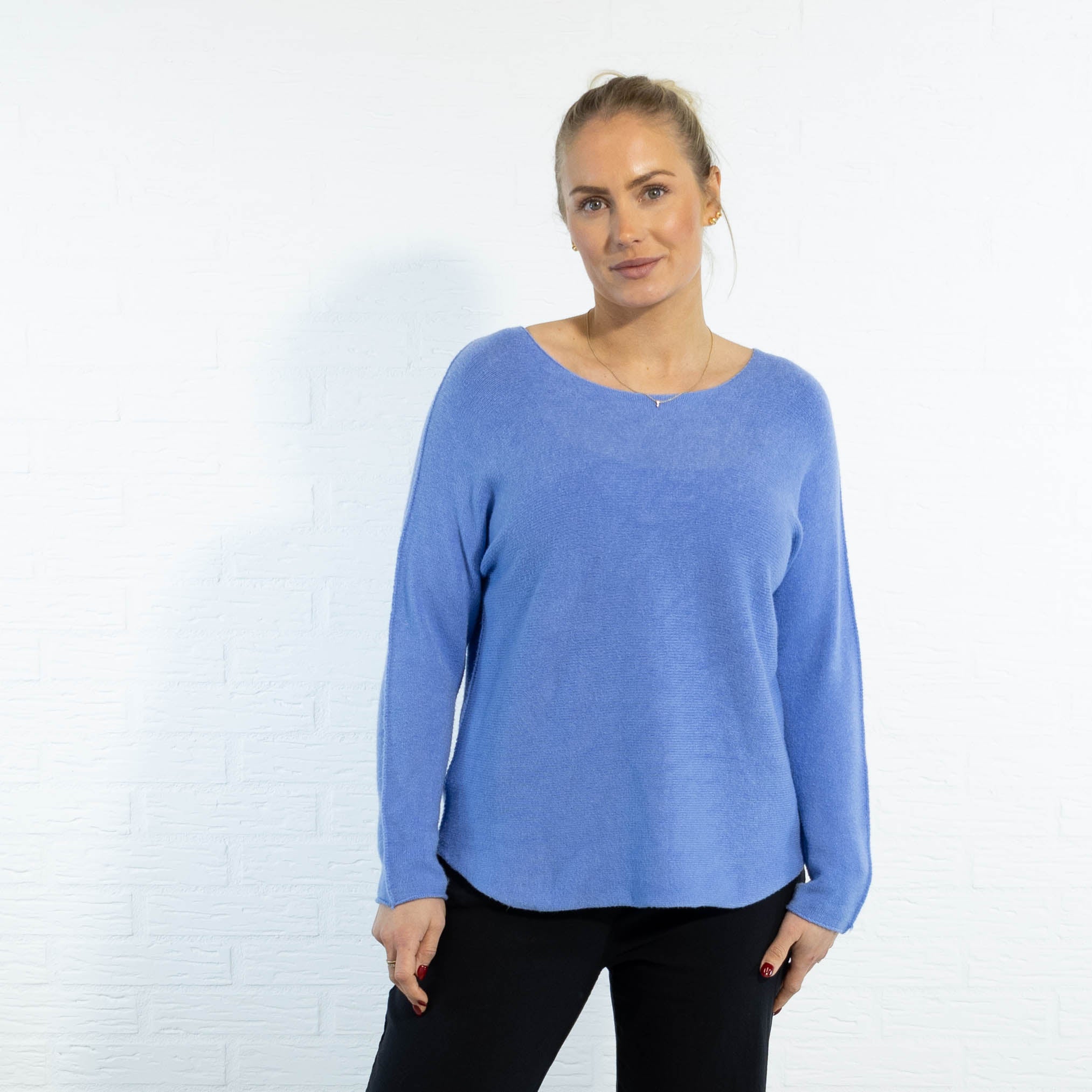 Klara rundhals strik, Lyseblå