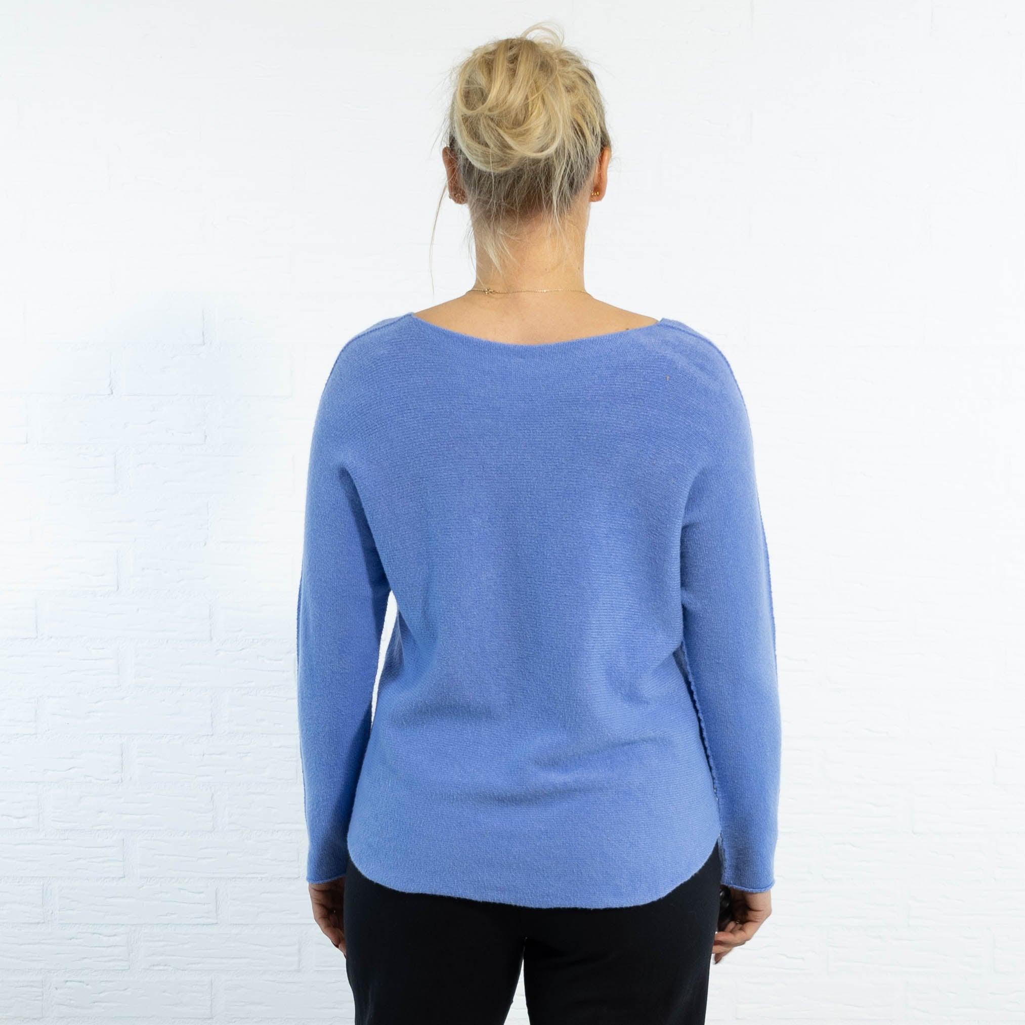 Klara rundhals strik, Lyseblå