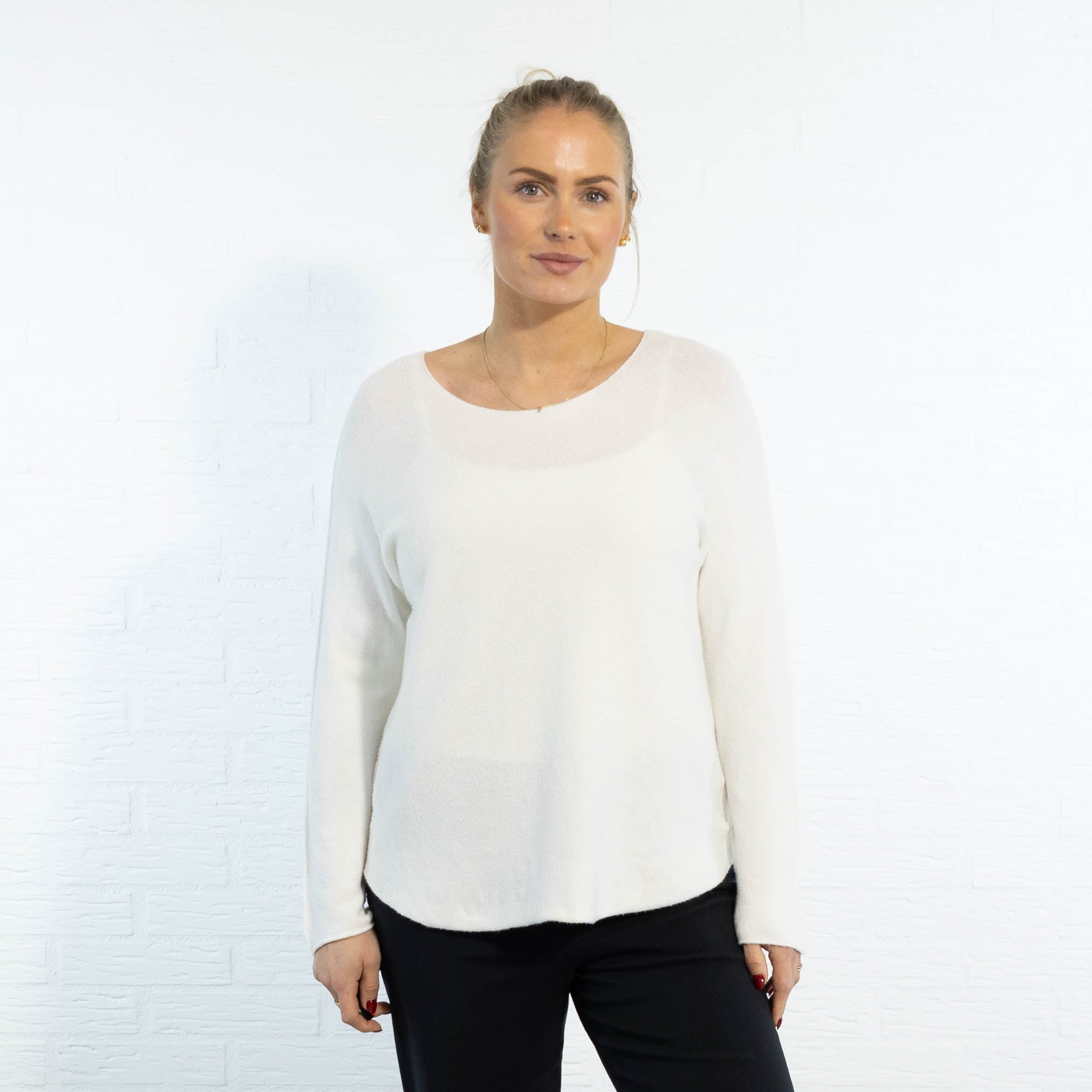 Klara rundhals strik, Hvid