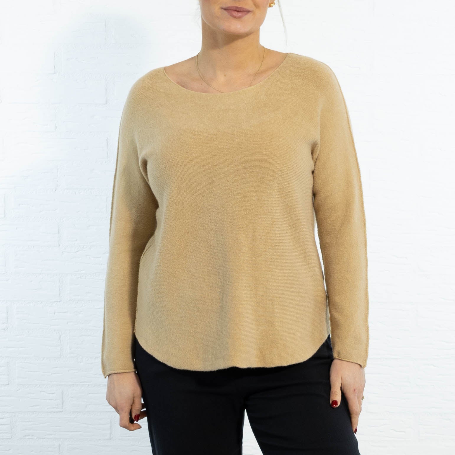 Klara rundhals strik, Lys camel