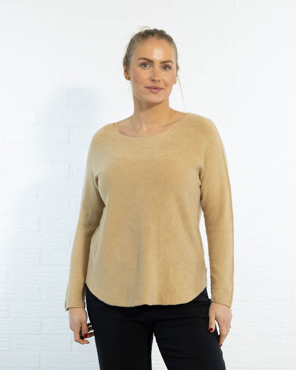 Klara rundhals strik, Lys camel