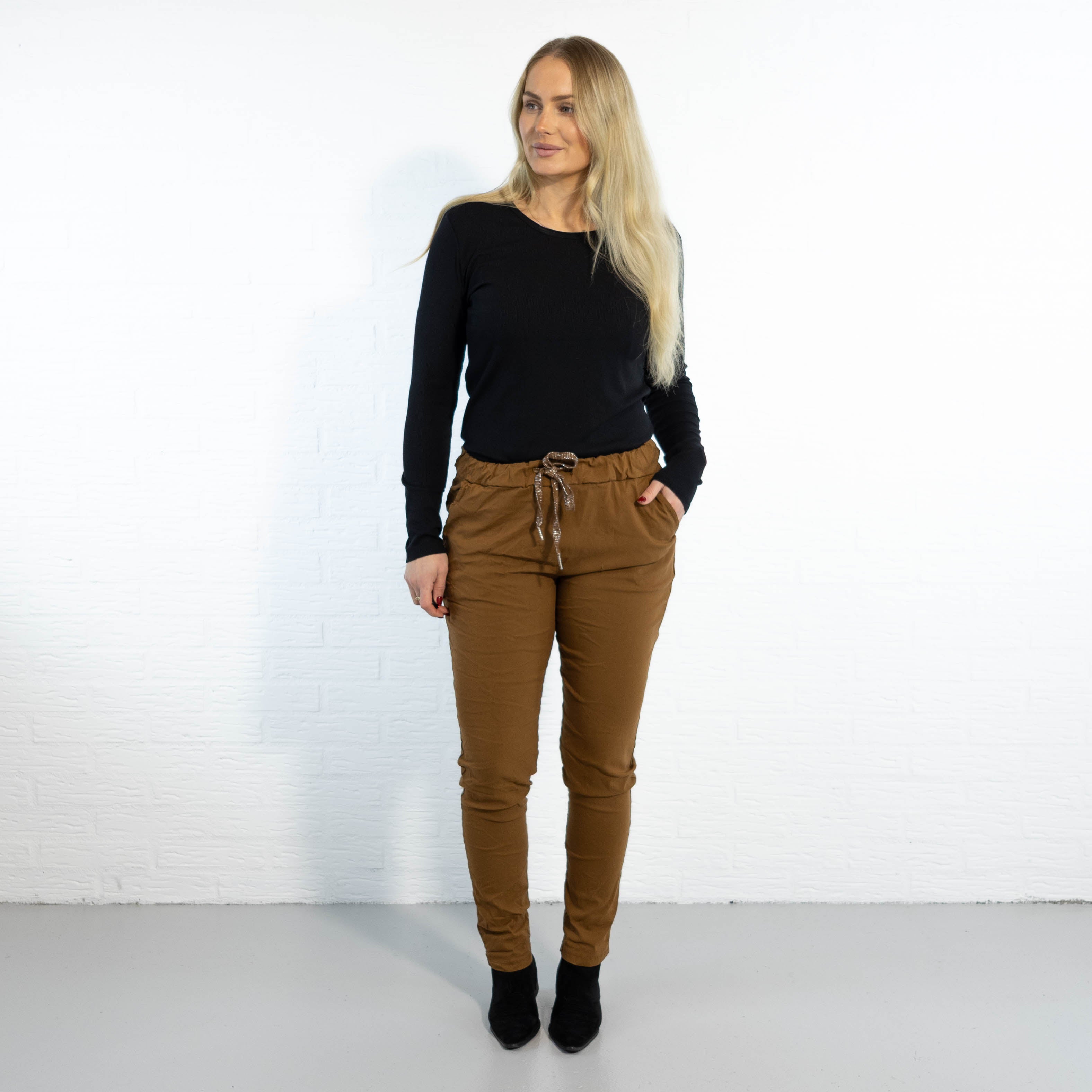 Krista bengaline bukser, Mørk camel