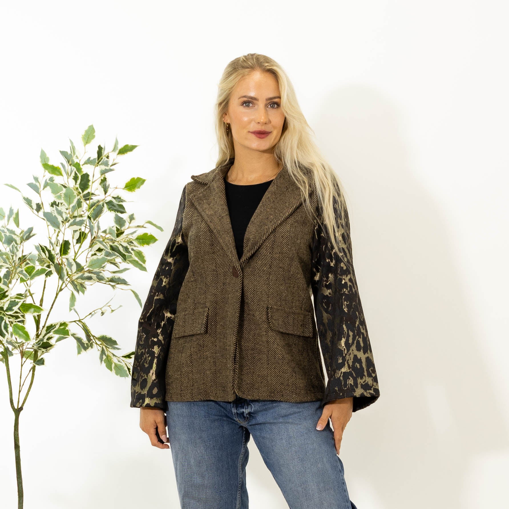 Lussi Blazer, Sort