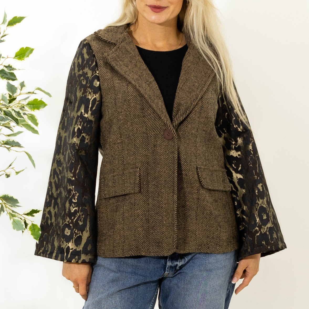 Lussi Blazer, Sort