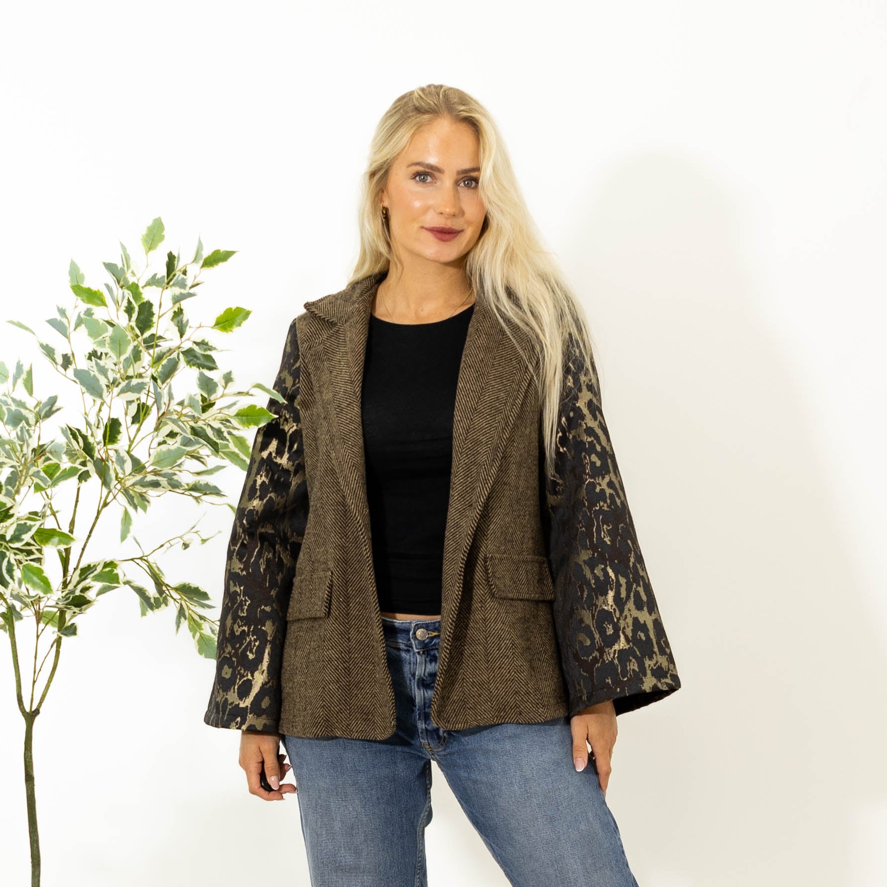 Lussi Blazer, Sort