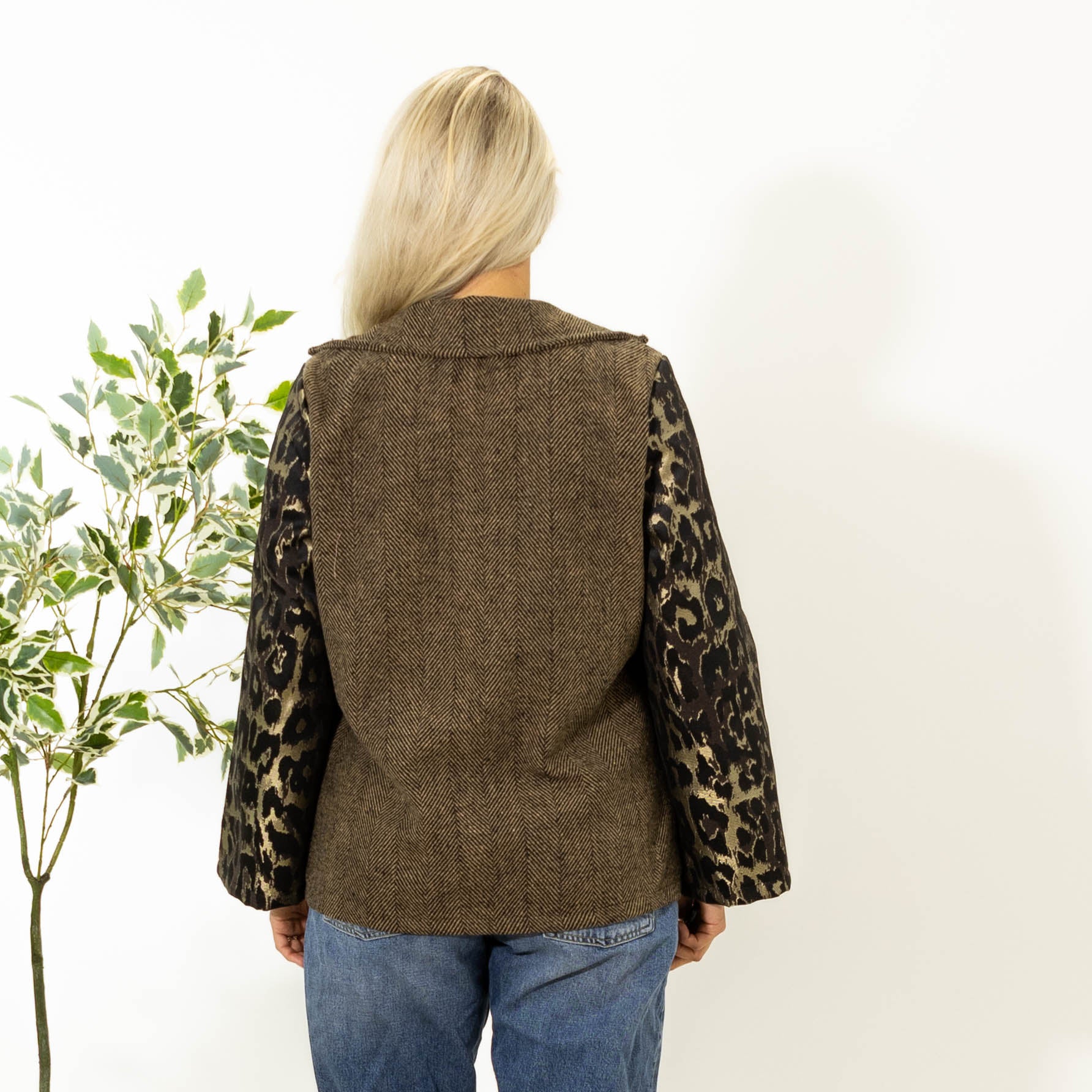 Lussi Blazer, Sort