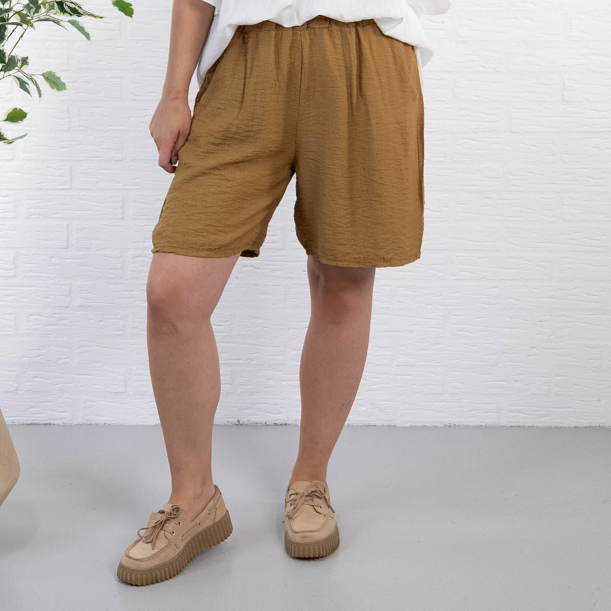 Martha shorts, Camel
