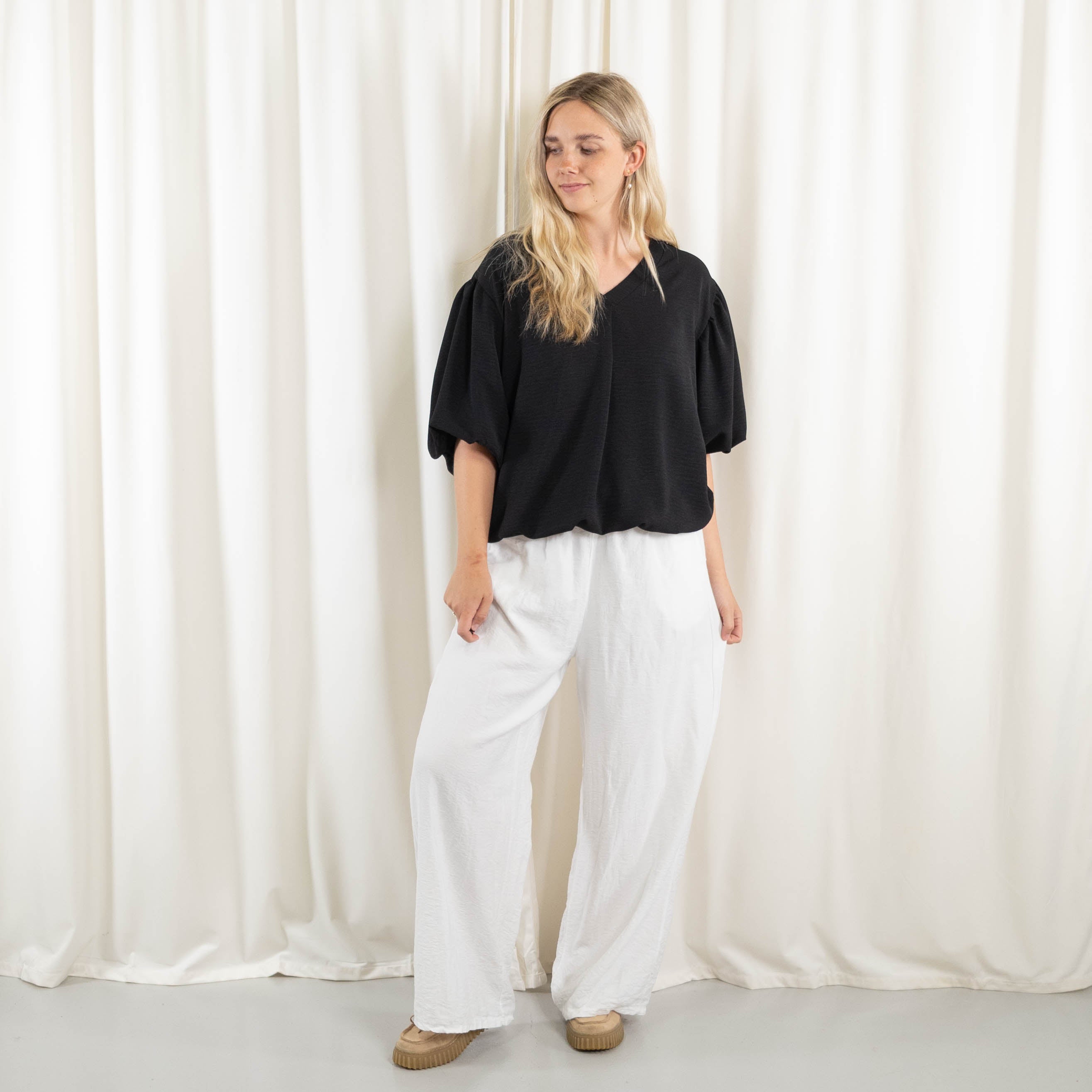 Samantha overdel, Sort