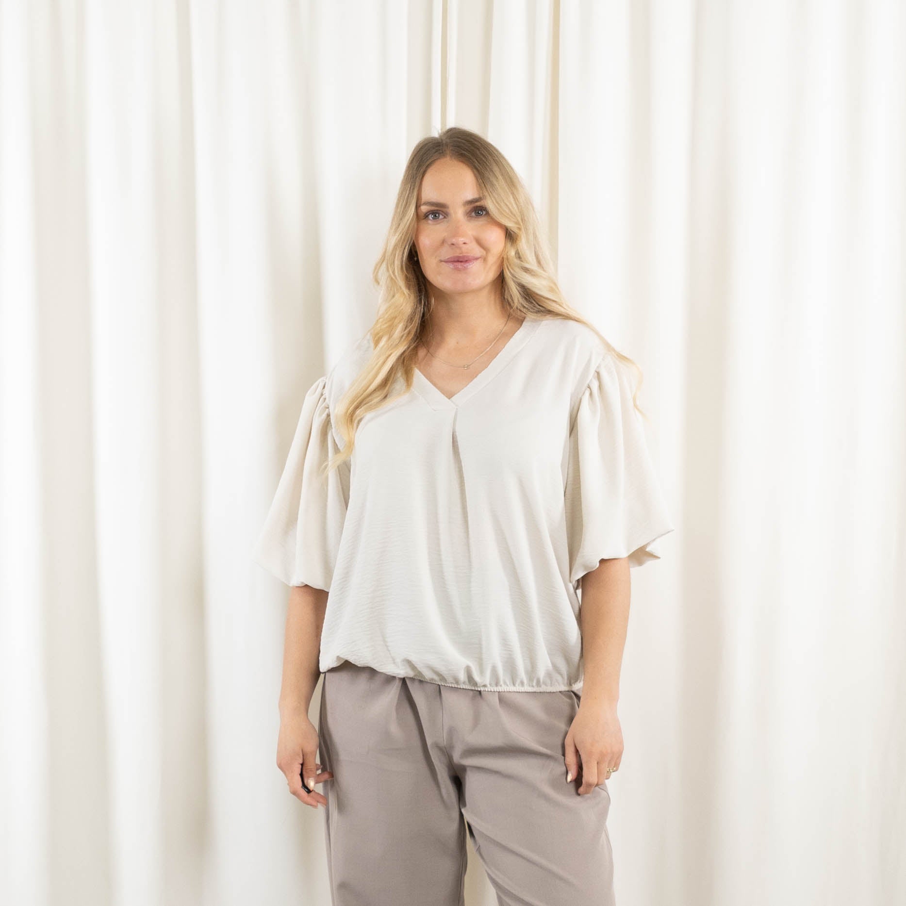 Samantha overdel, Beige