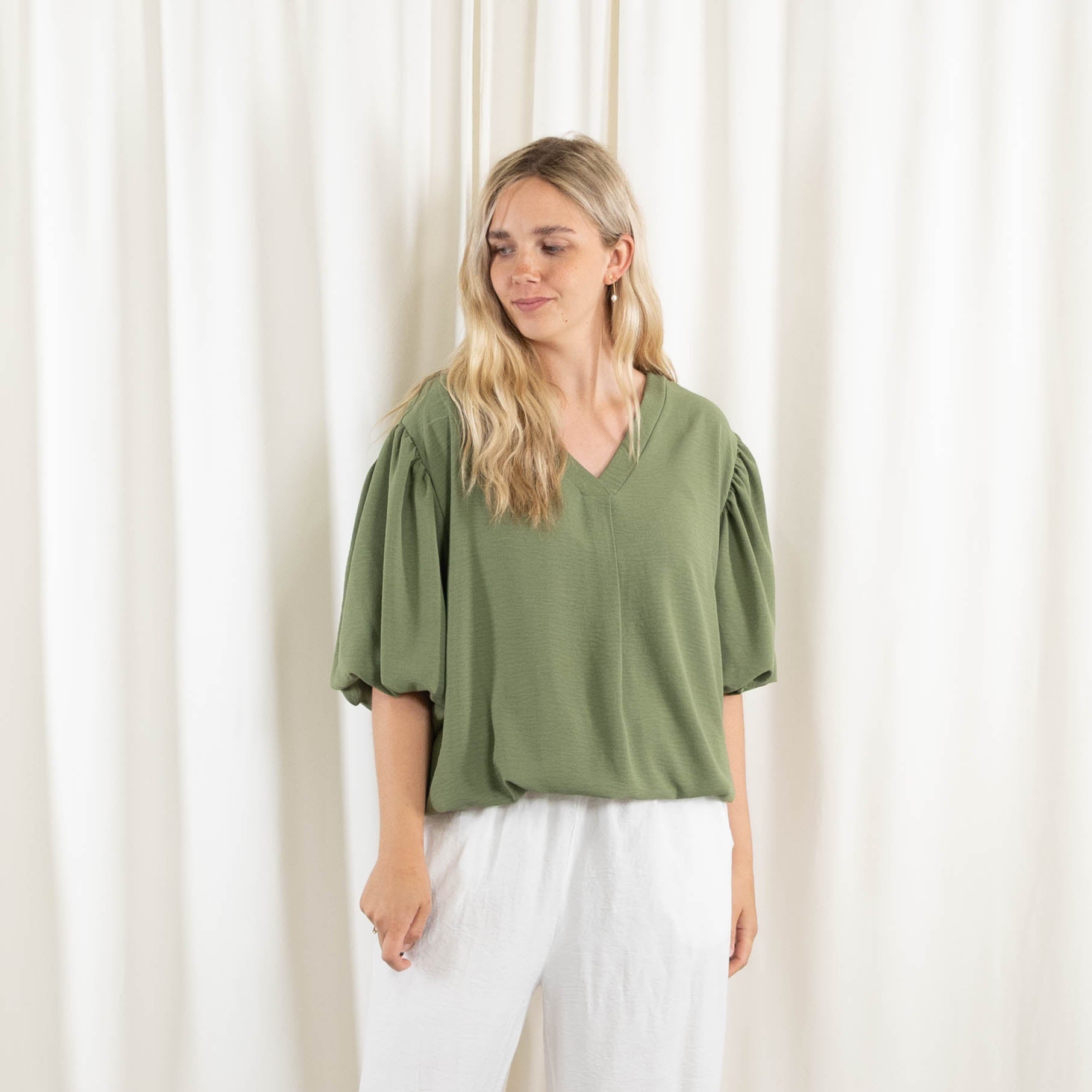 Samantha overdel, Khaki