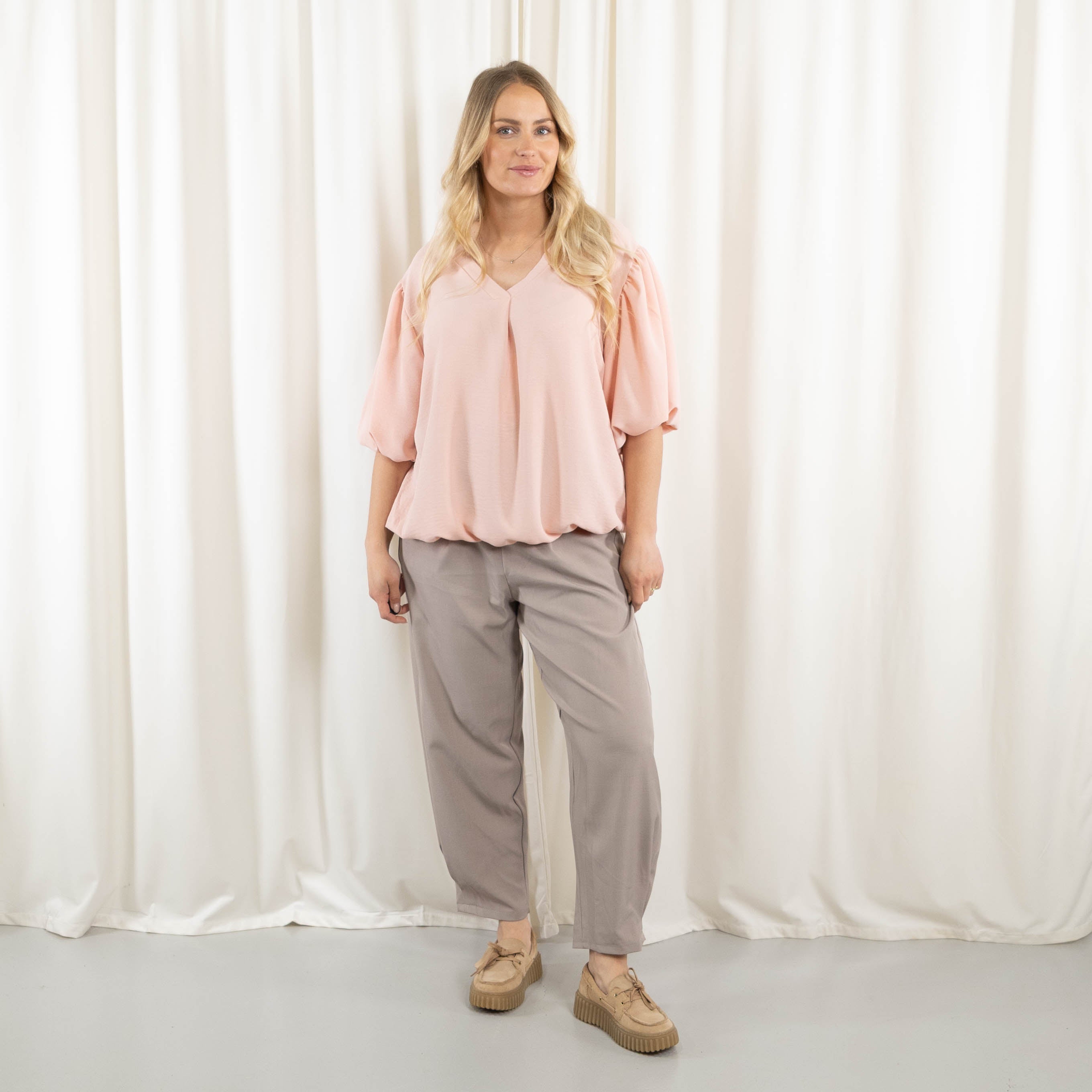 Samantha overdel, Rosa