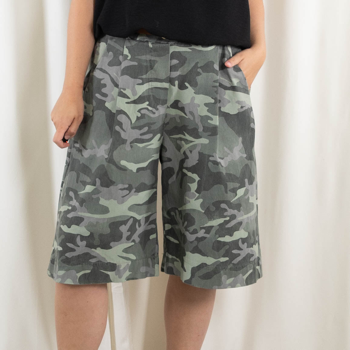 Drama shorts, Khaki