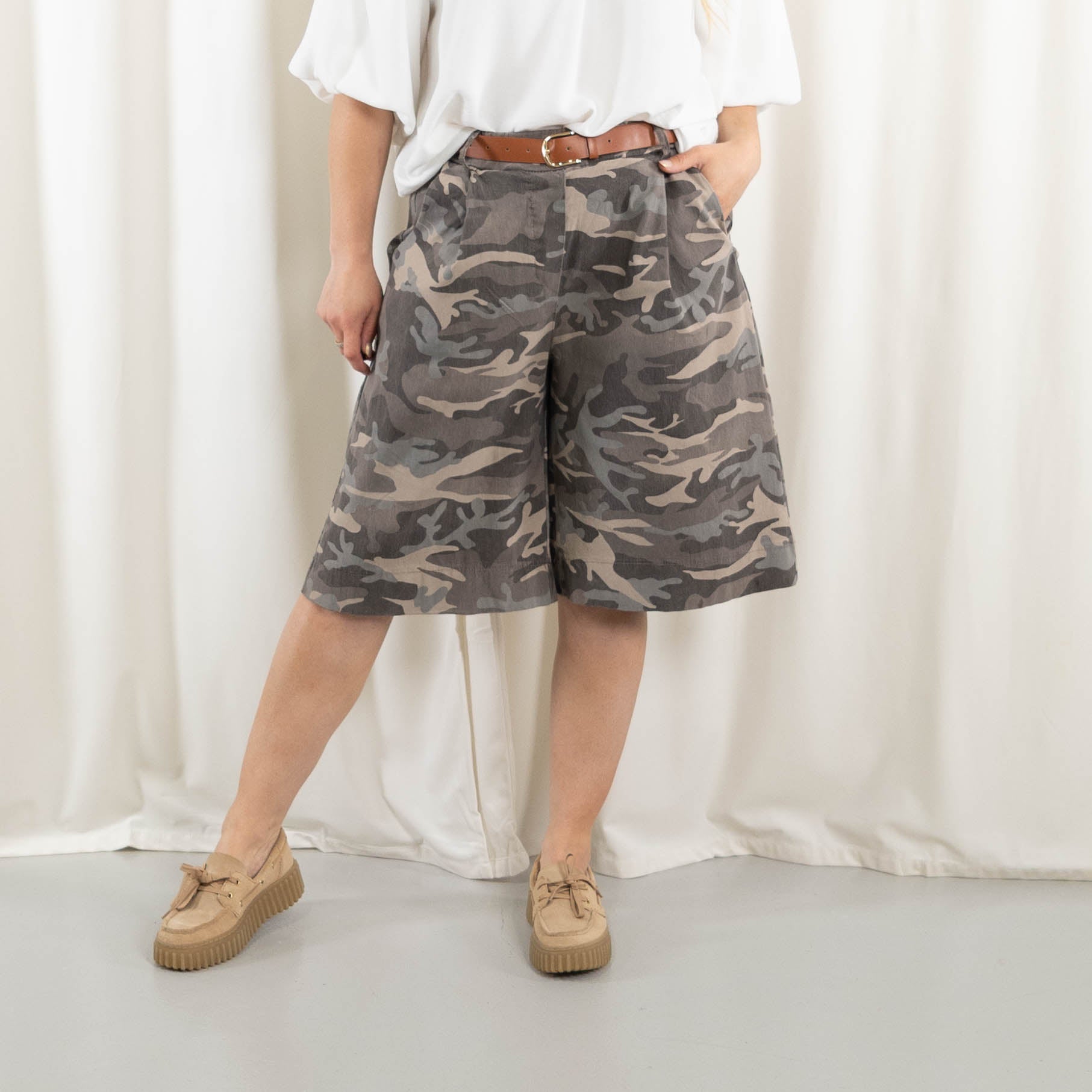 Drama shorts, Taupe