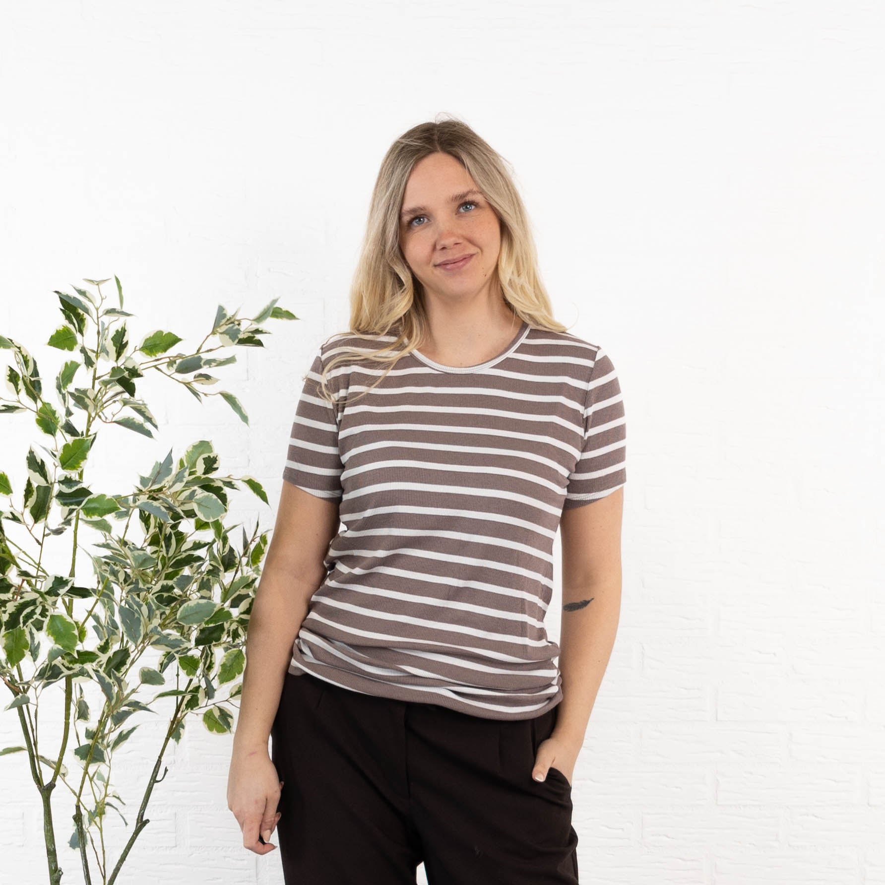 Alina t-shirt, Taupe