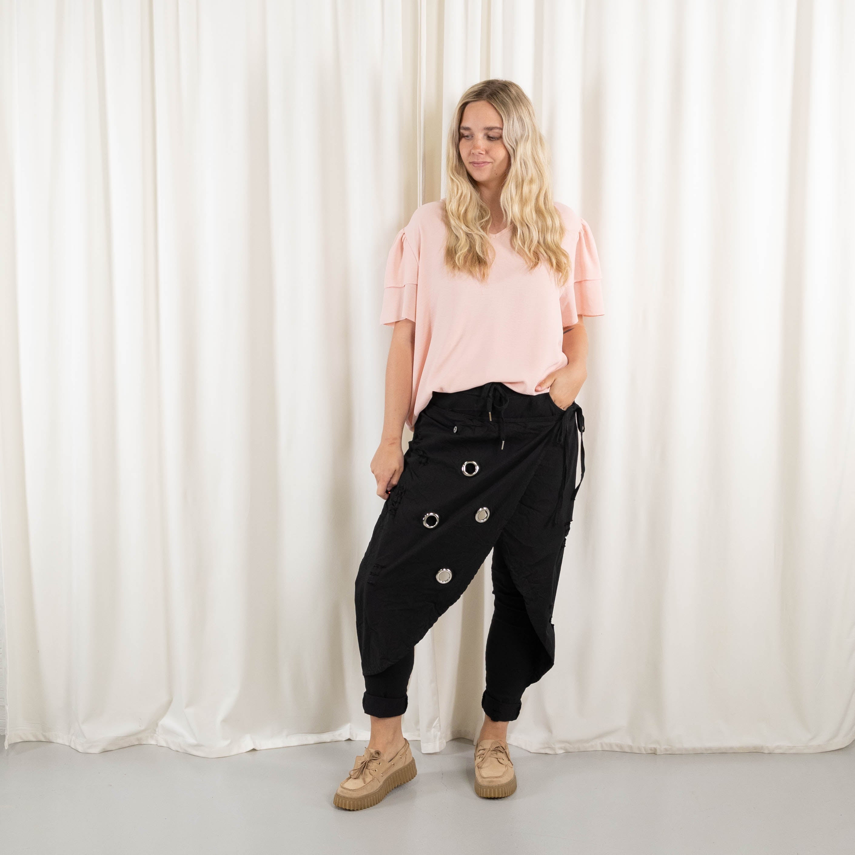 Whitney bukser, Sort