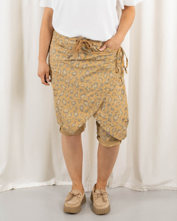 Carolyn shorts, Camel