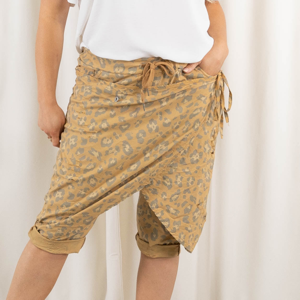 Carolyn shorts, Camel