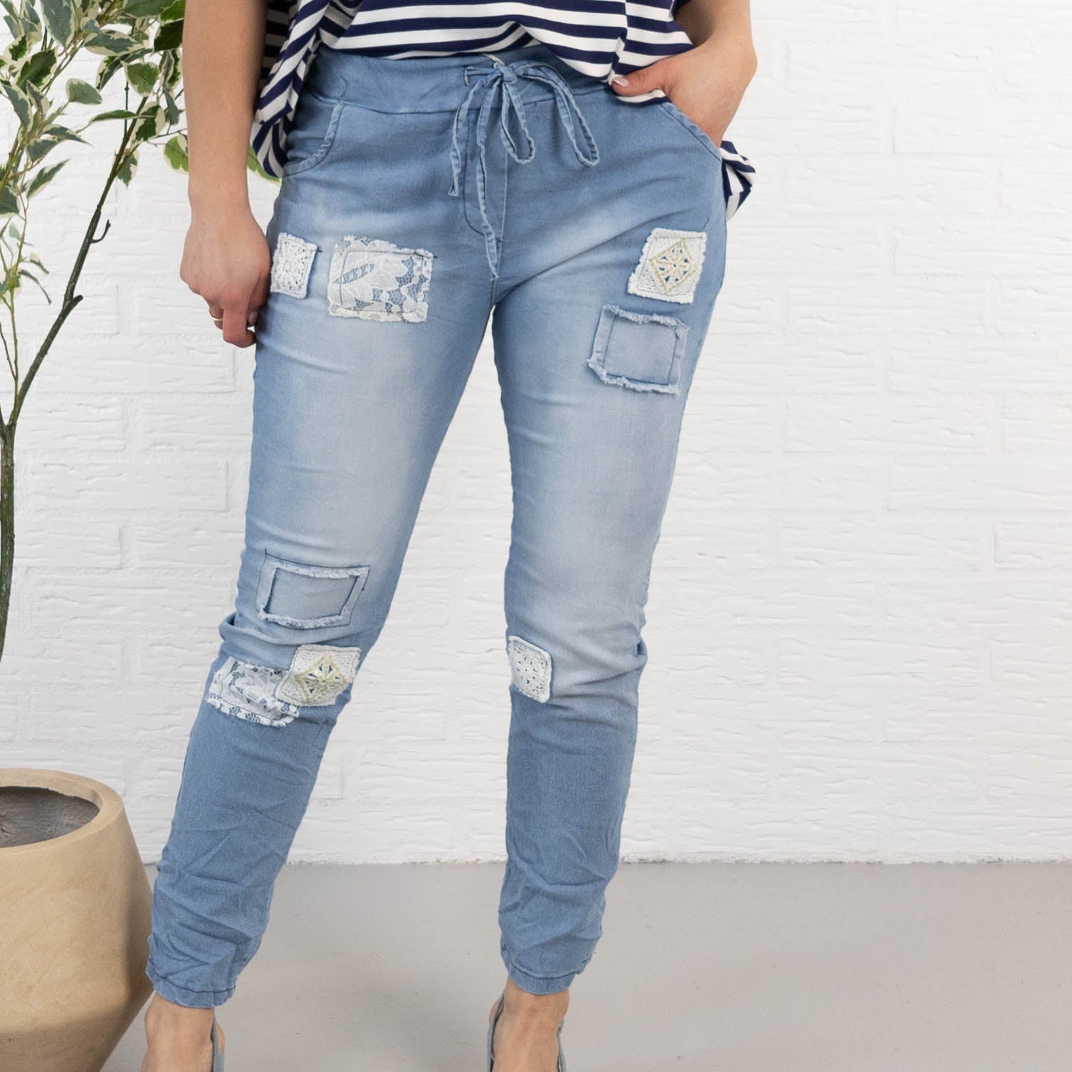 April bukser, Lysvask