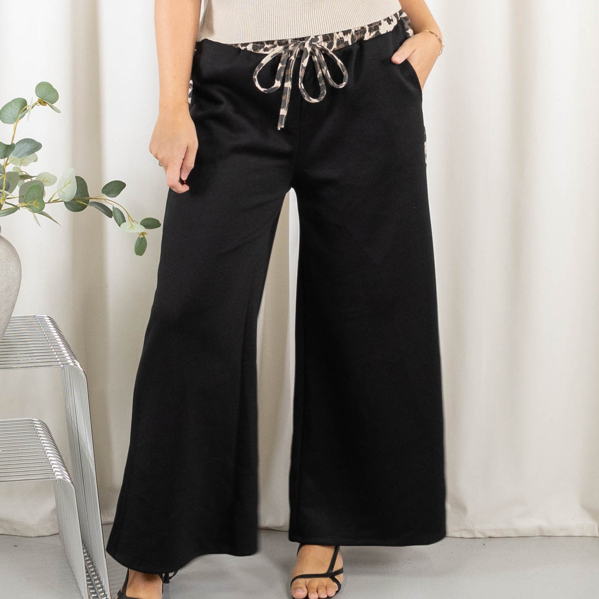 Raven bukser, Sort