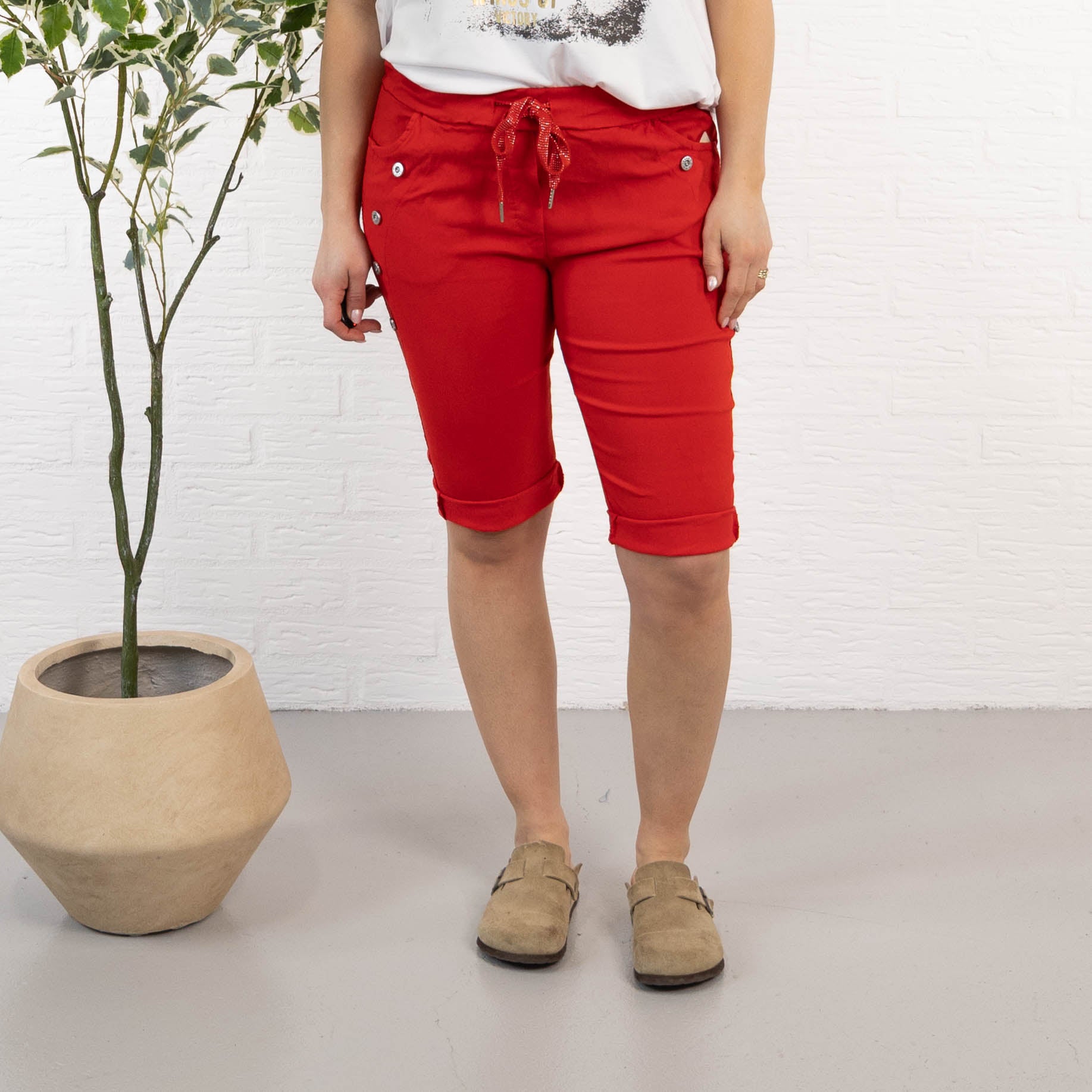 Ada shorts, Rød