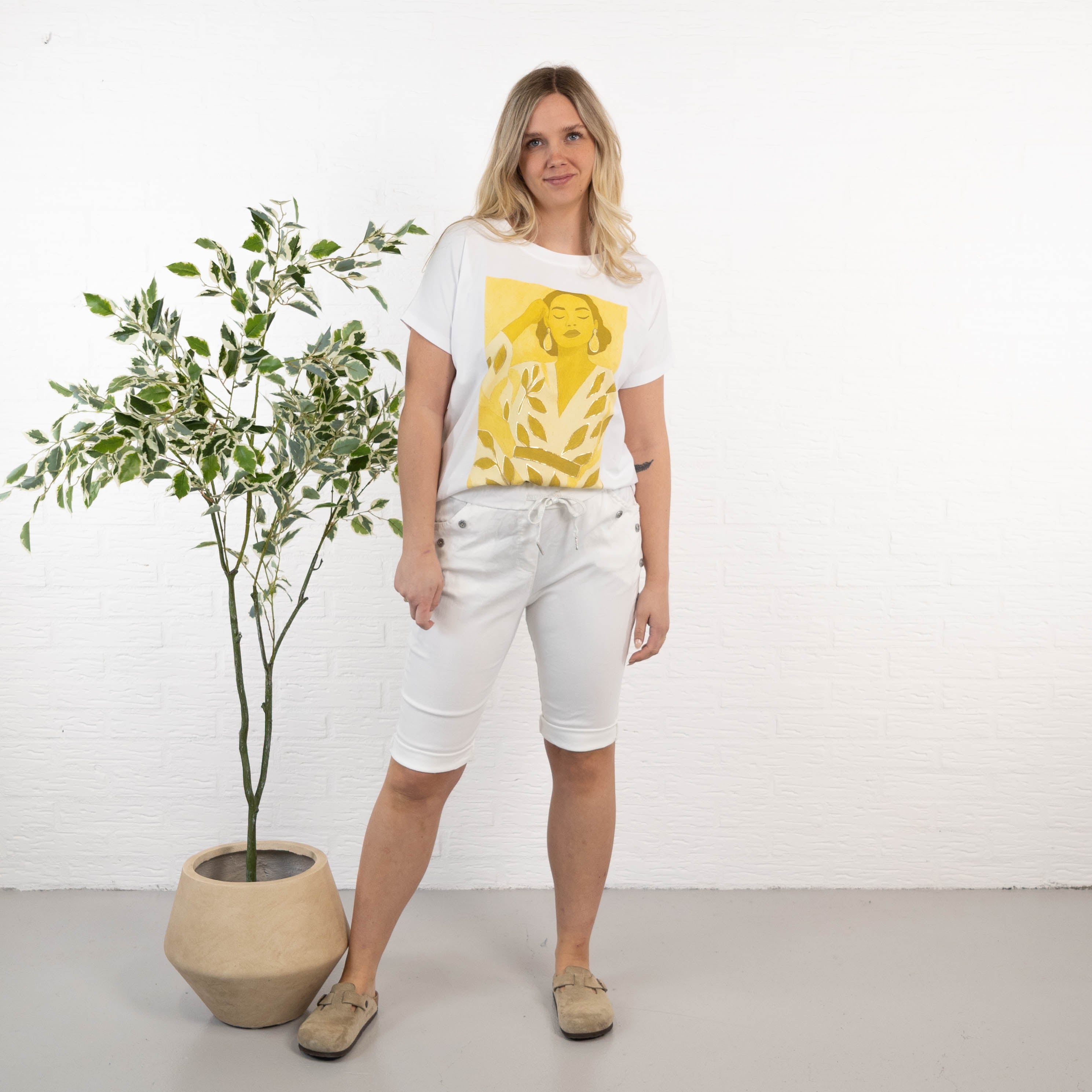 Ada shorts, Hvid