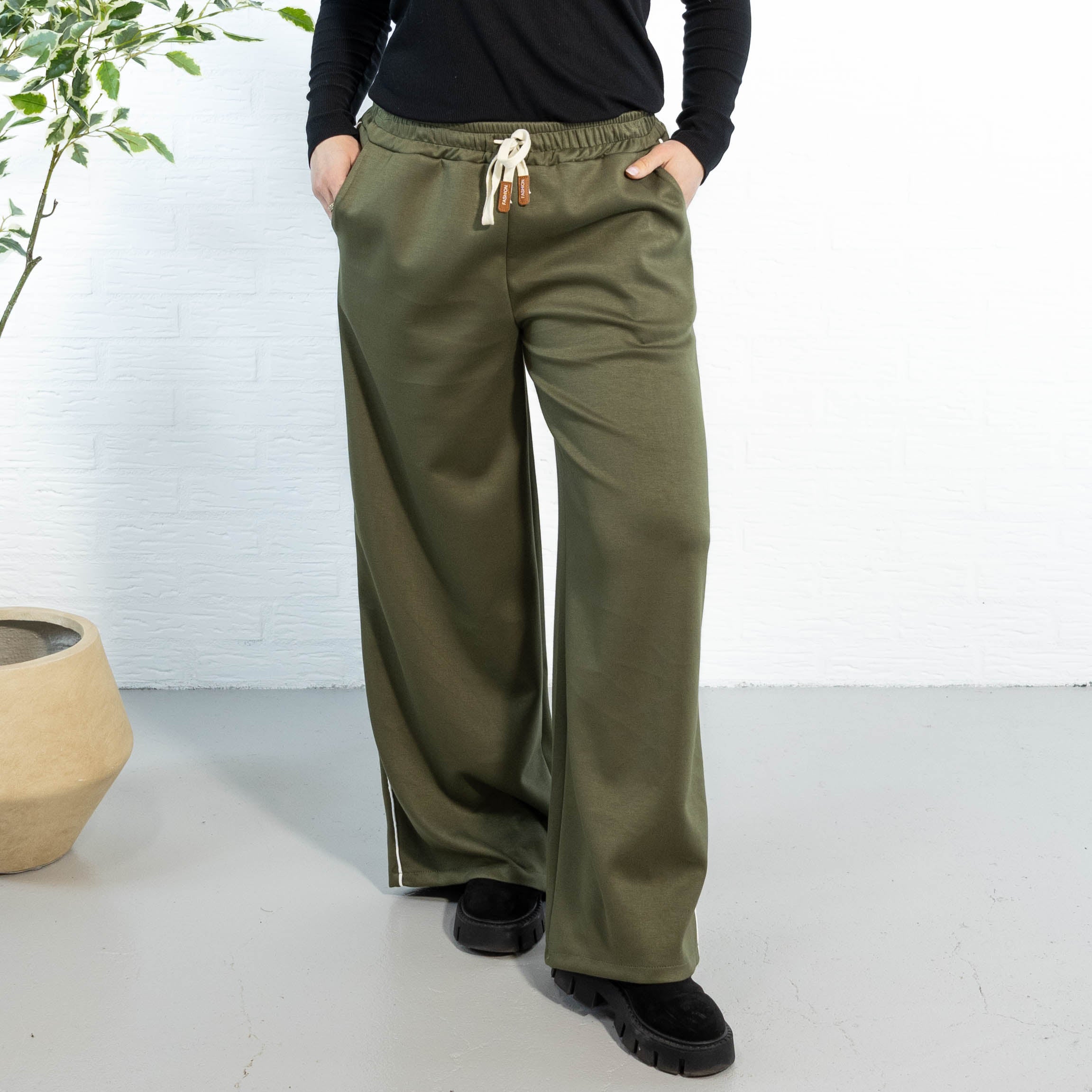 Alexis bukser, Khaki