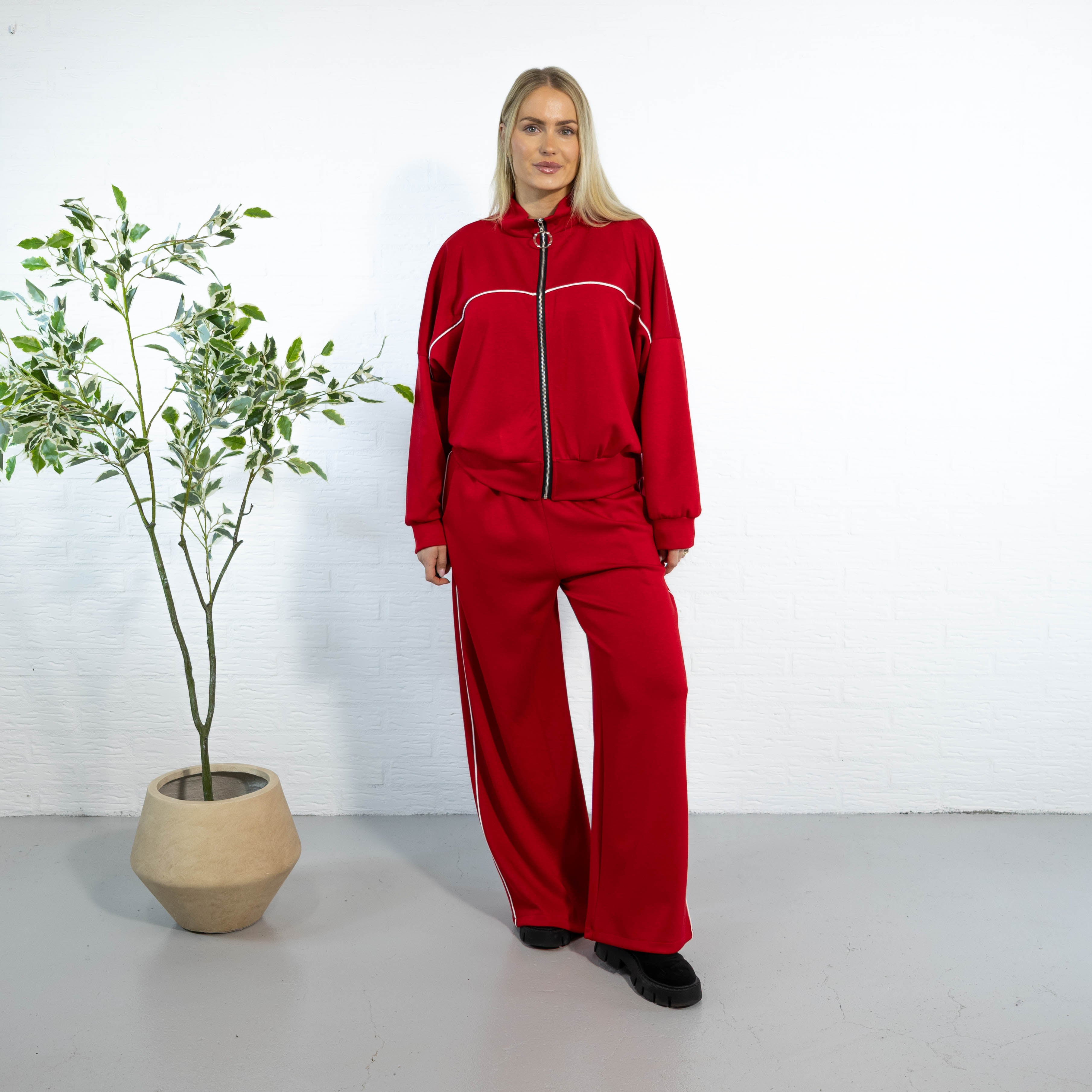 Ama sweatshirt, Rød