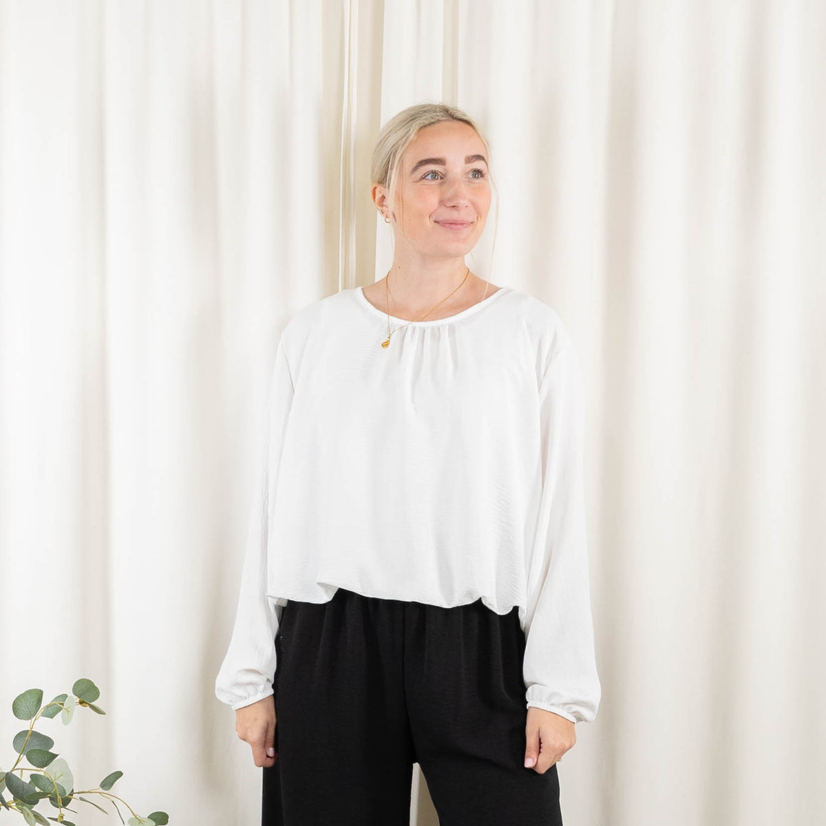 Katrin overdel, Hvid