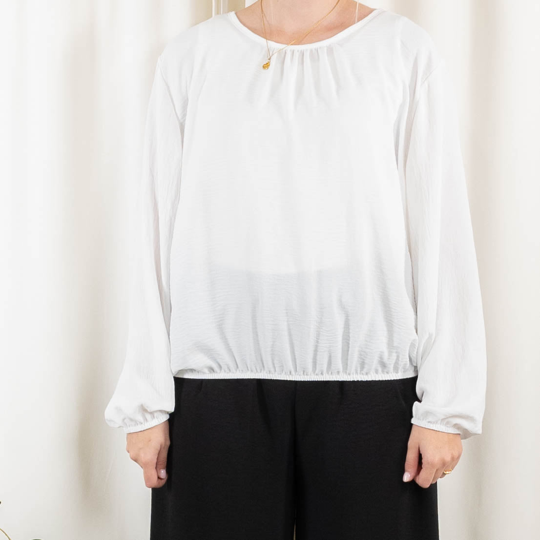 Katrin overdel, Hvid