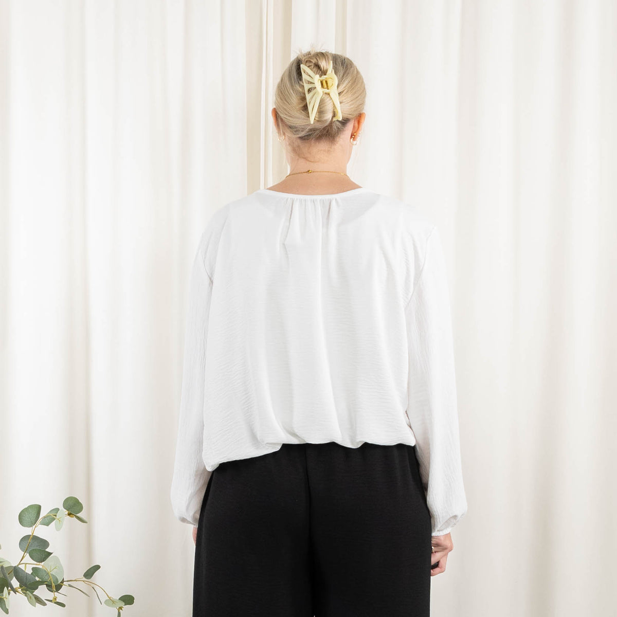Katrin overdel, Hvid