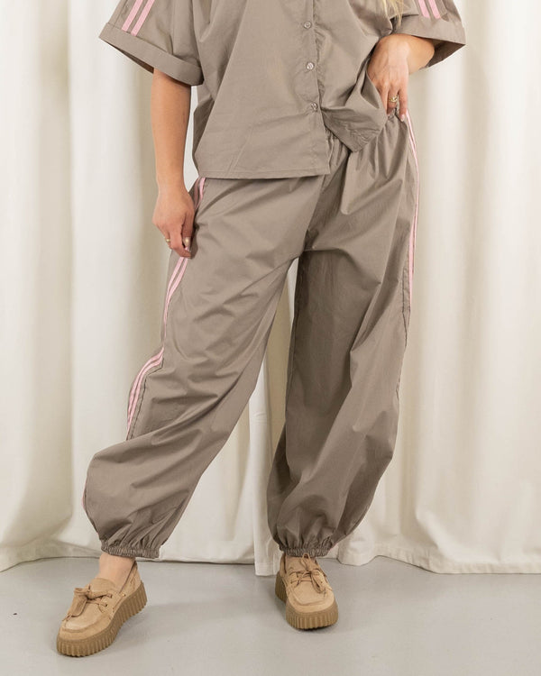 Vanta bukser, Taupe