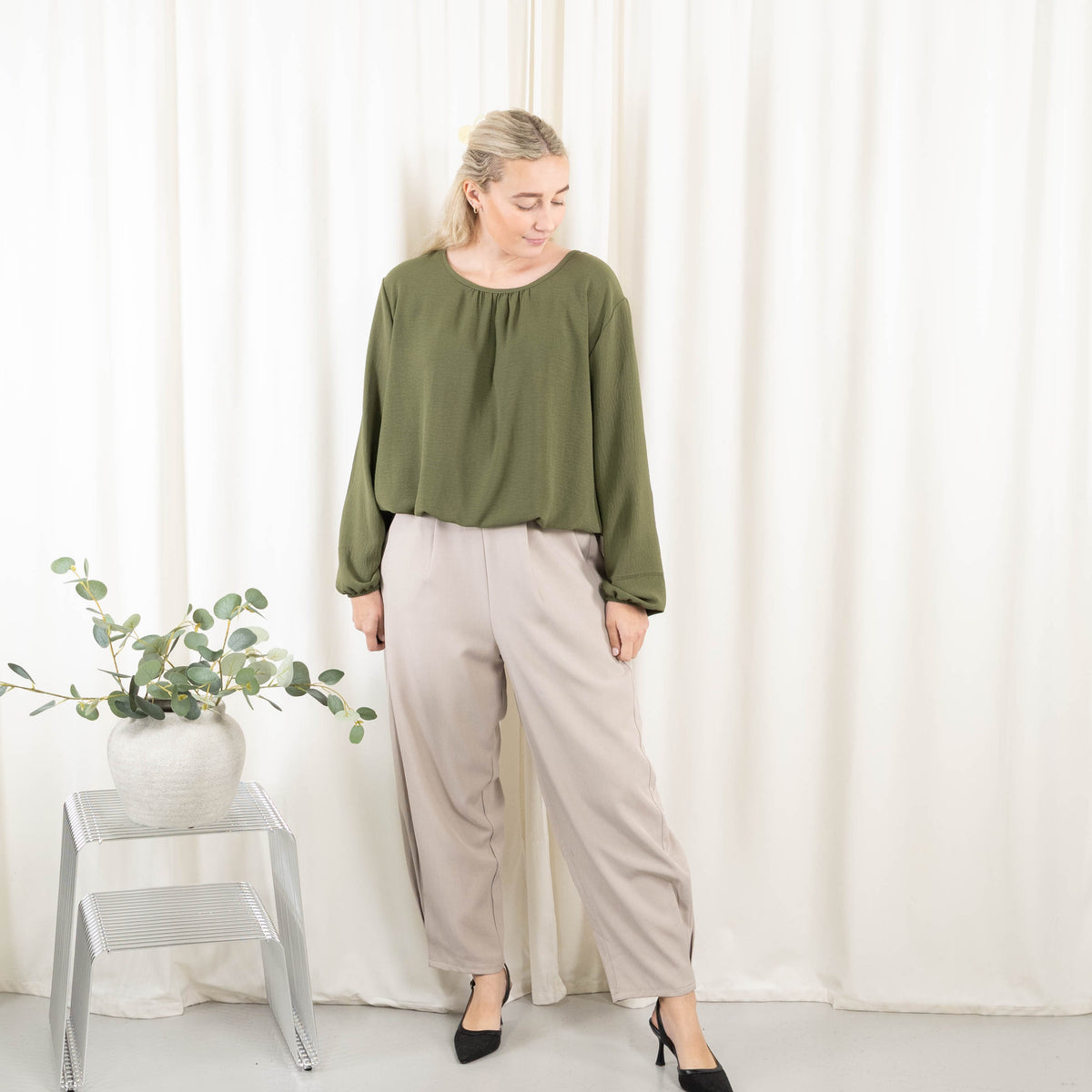 Katrin overdel, Khaki