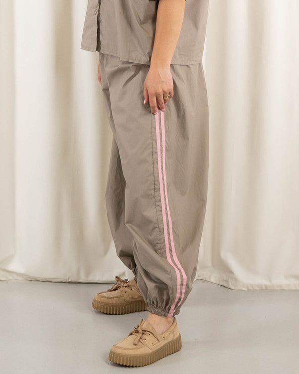 Vanta bukser, Taupe