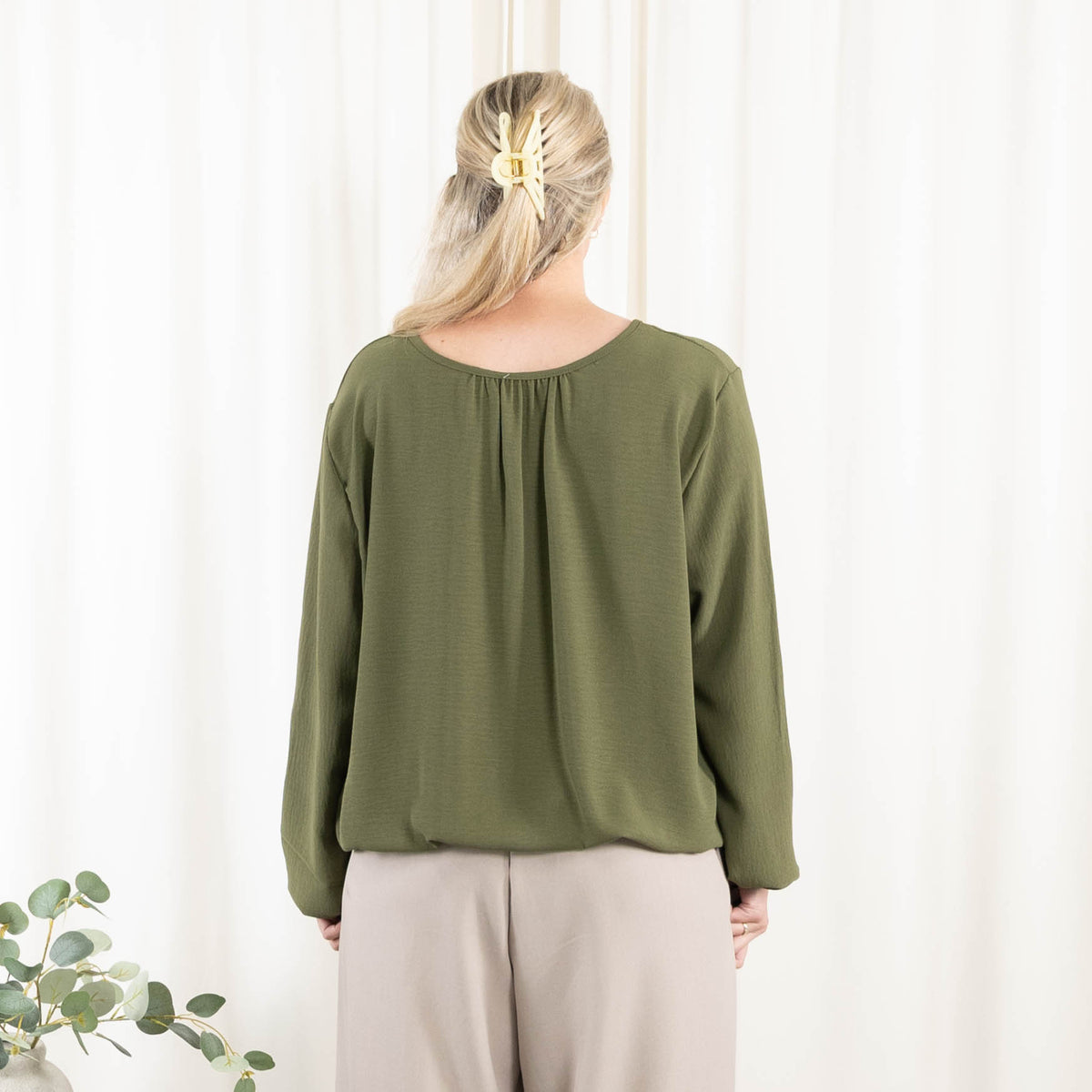 Katrin overdel, Khaki