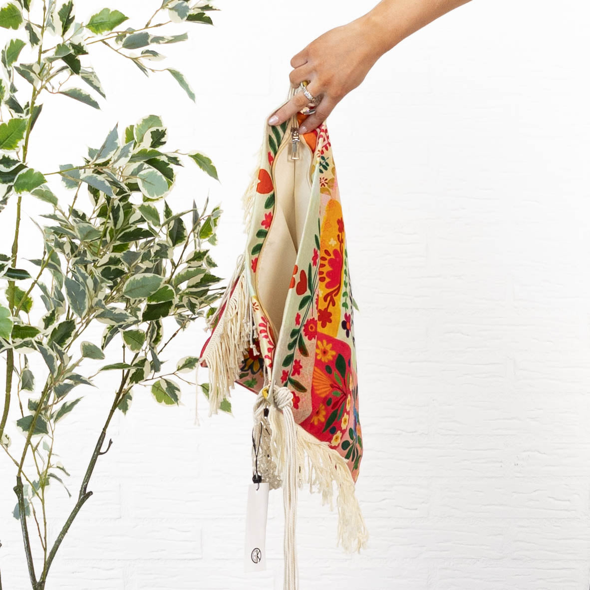 Love is alive taske, She designed