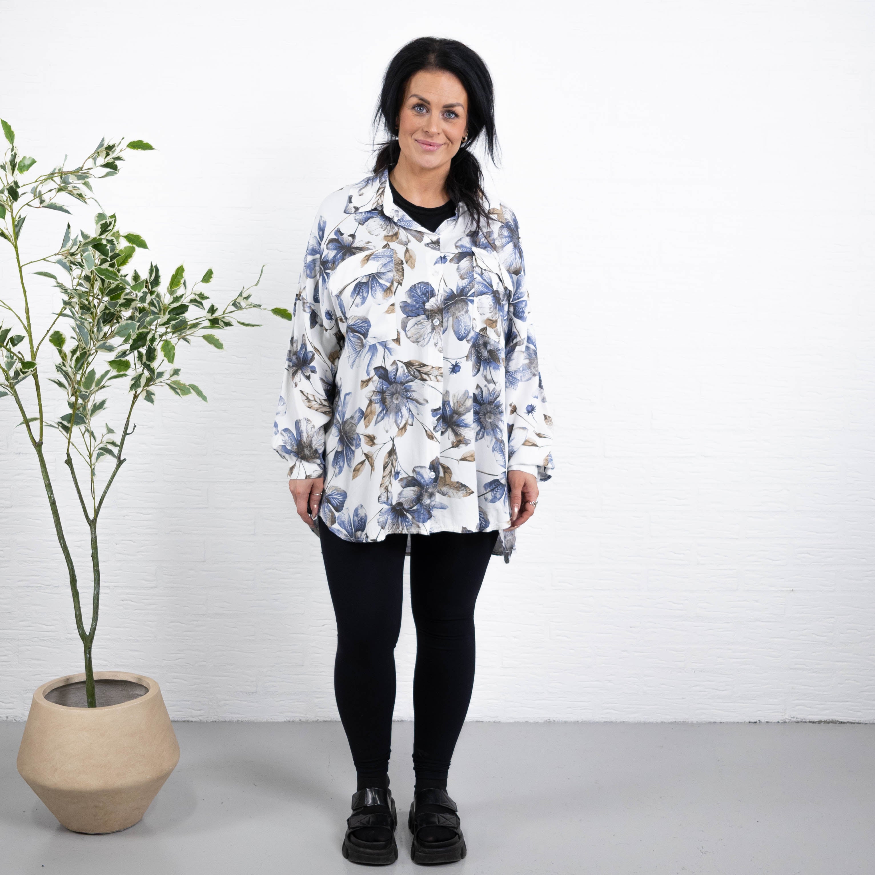 Nura skjorte, Råhvid