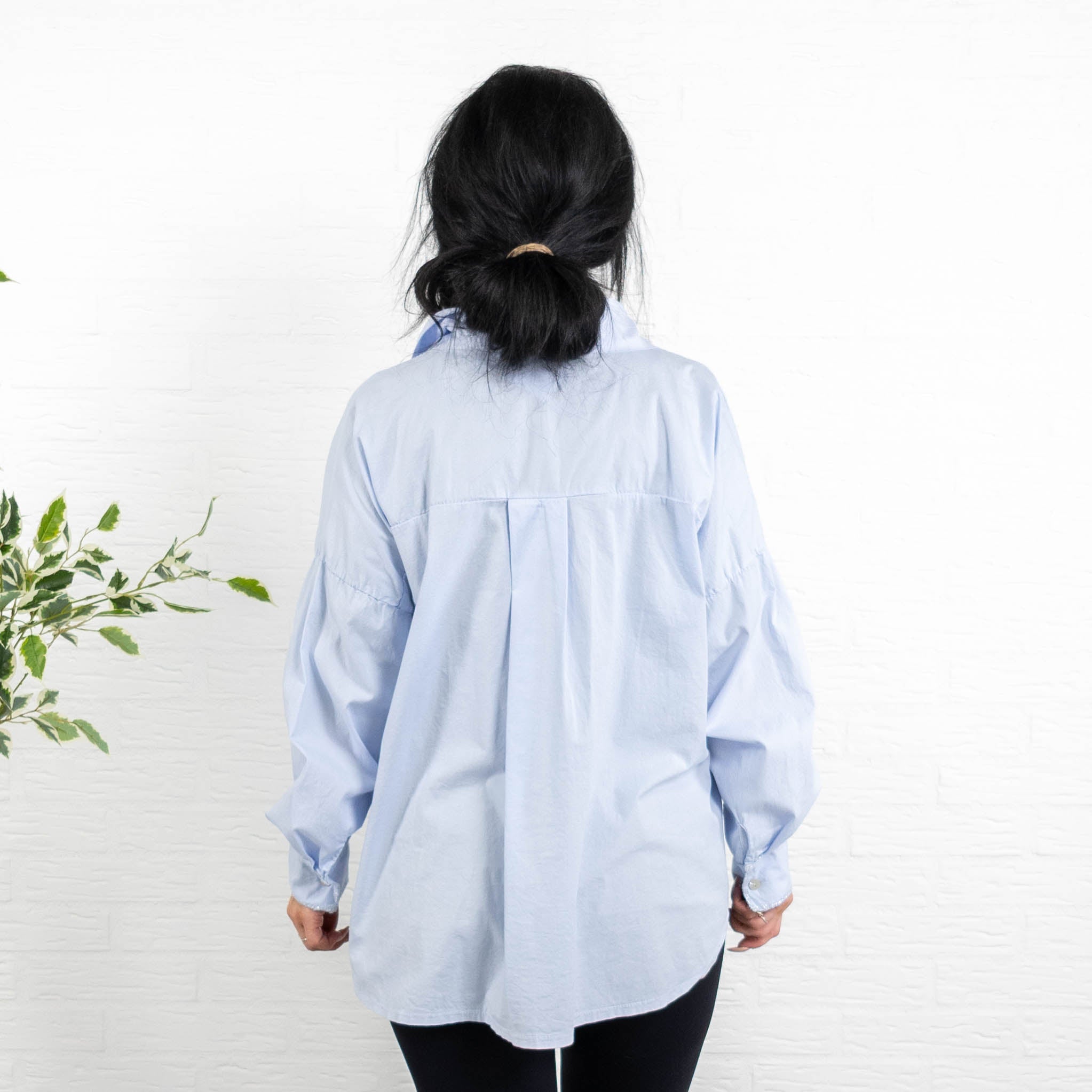 Ruby skjorte, Lyseblå