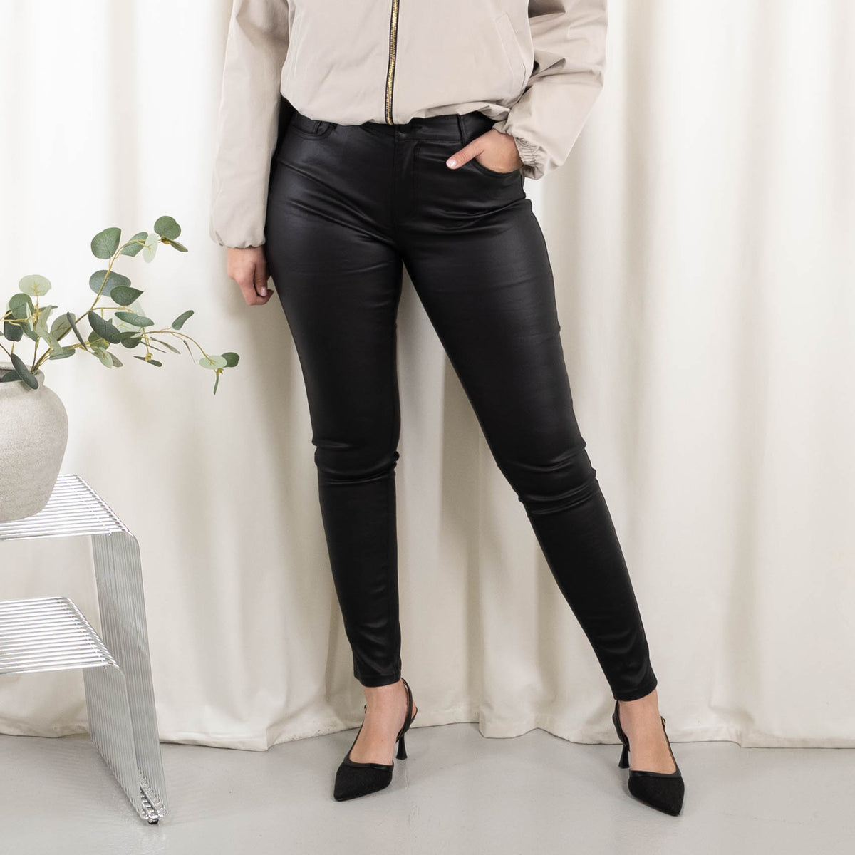 Jackie jeans, Sort