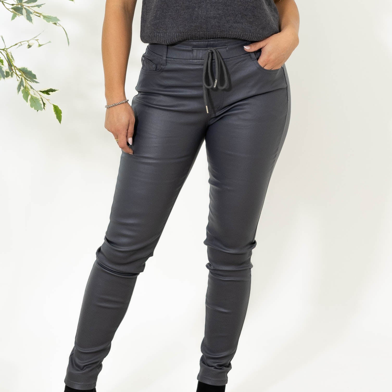 Gaby wetlook jeggings m. snørre, Mørkegrå
