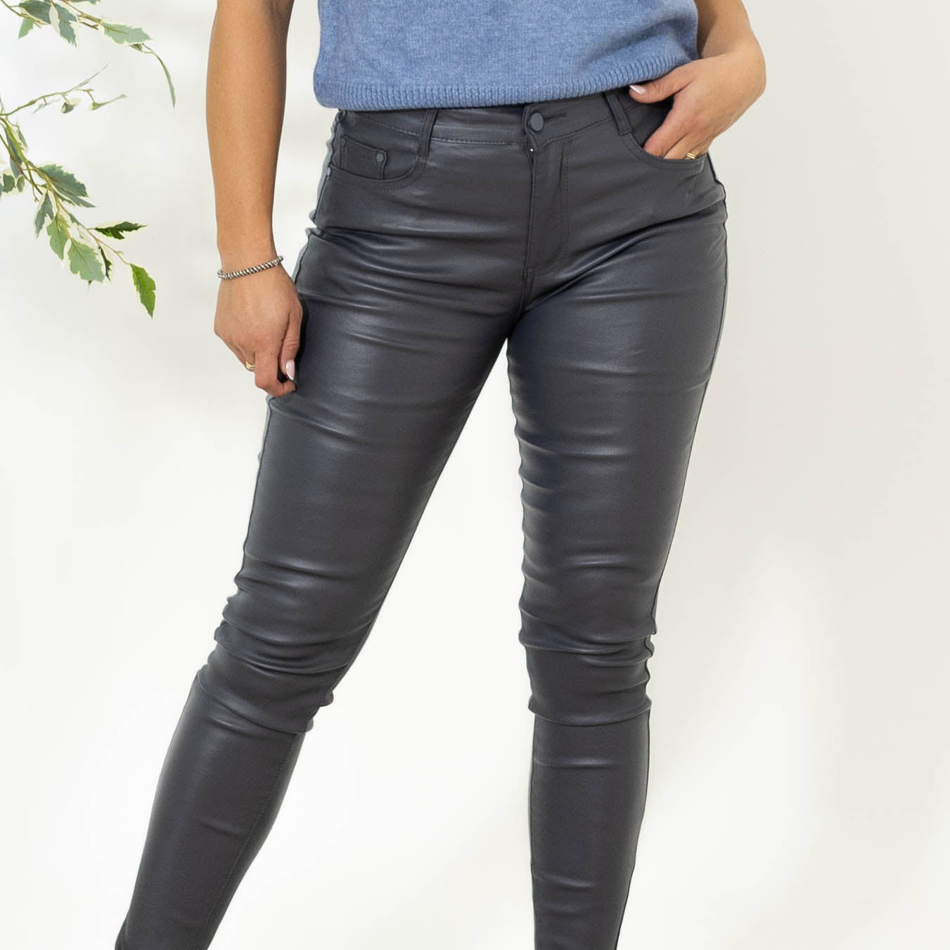 Jackie wetlook push up jeans, Mørkegrå