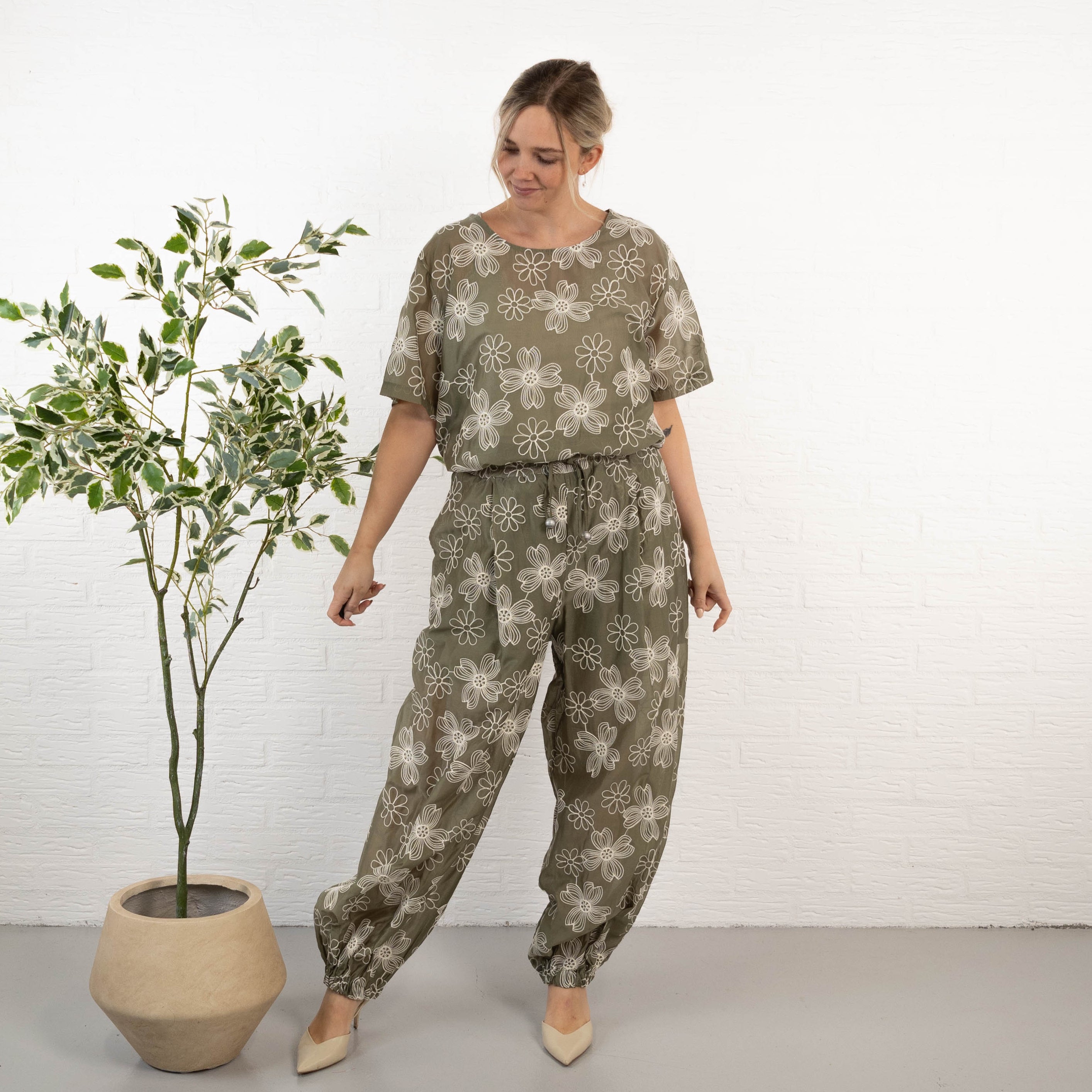 Nara overdel, Khaki