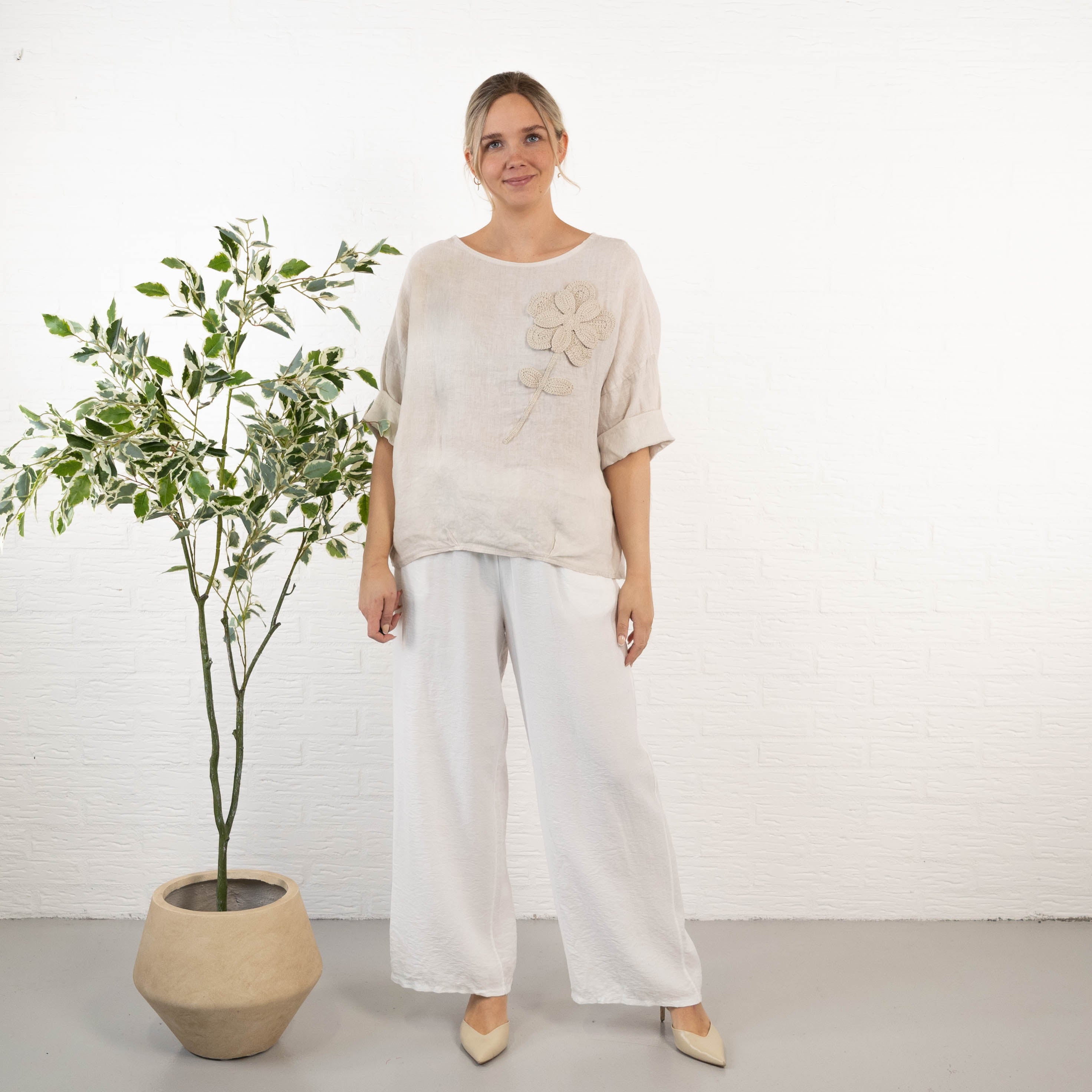 Danielle overdel, Beige