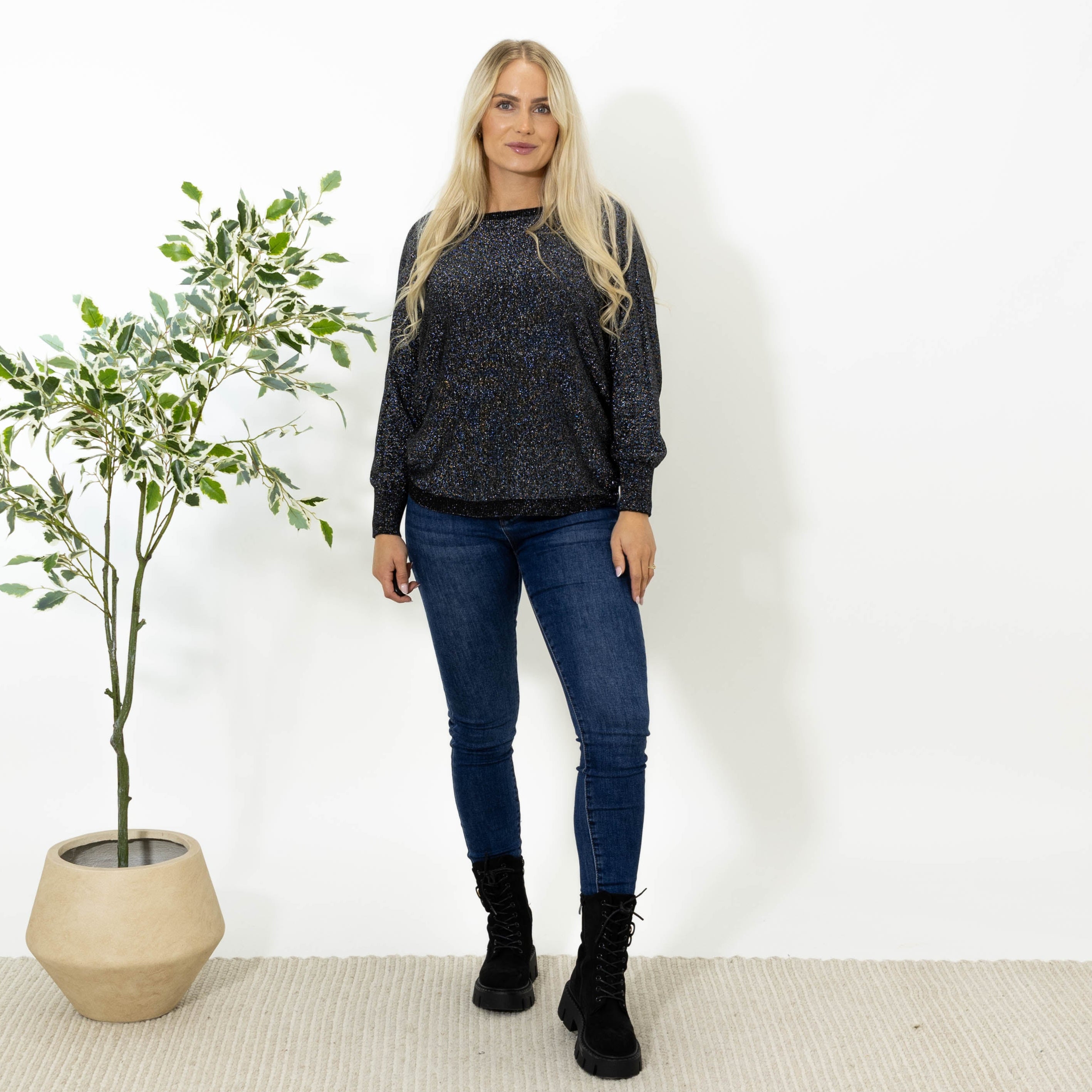Toni batwing strik, Sort
